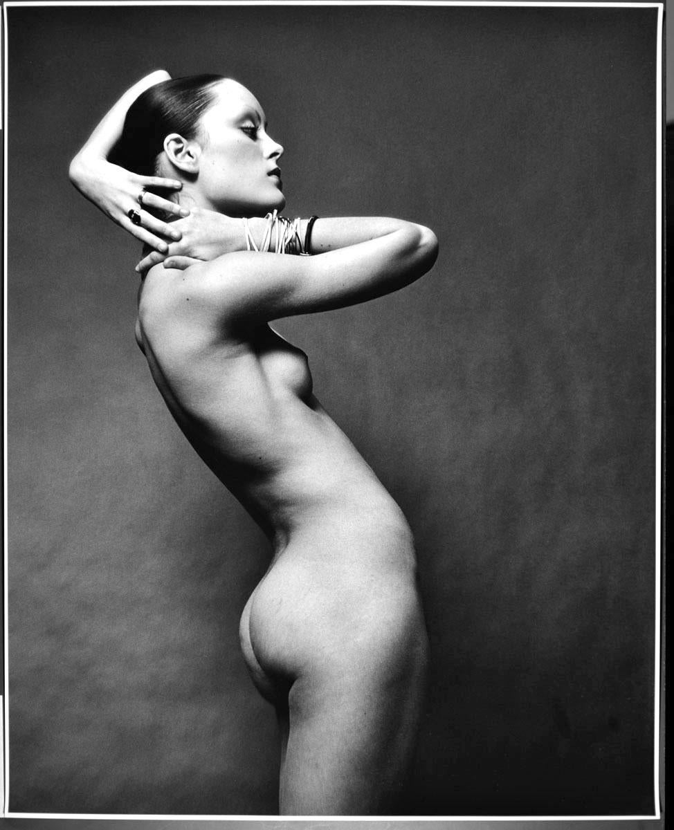 silbergelatine-Foto von Warhol-Superstar Jane Forth, signiert von Jack Mitchell und nummeriert 5/12. Nude kommt direkt aus dem Jack Mitchell Archiv mit einem Echtheitszertifikat. Dieses Foto war auf der Titelseite der Zeitschrift After Dark im April