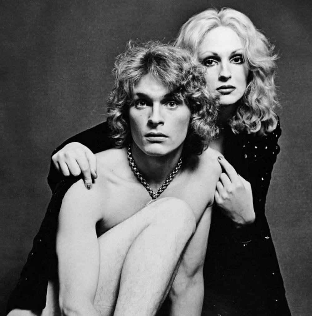 Warhol Superstars Candy Darling & Dorian Gray (desnudo), firmado por Jack Mitchell en venta 1