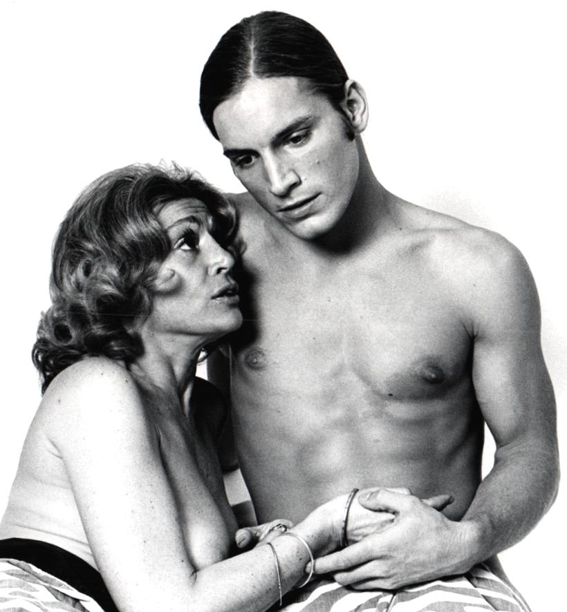 Warhol Superstars Joe Dallesandro et Sylvia Miles nus « Heat » pour « After Dark » - Photograph de Jack Mitchell