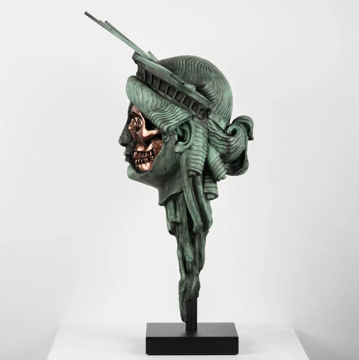 La mort de la liberté n° 3 - Gris Figurative Sculpture par Jack Of The Dust