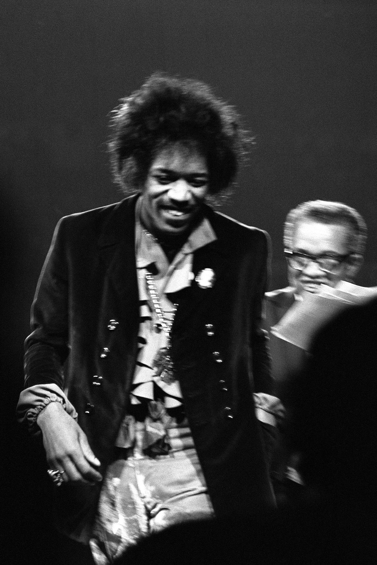 Jack Robinson Black and White Photograph – Bei Soul Together von Jimi Hendrix