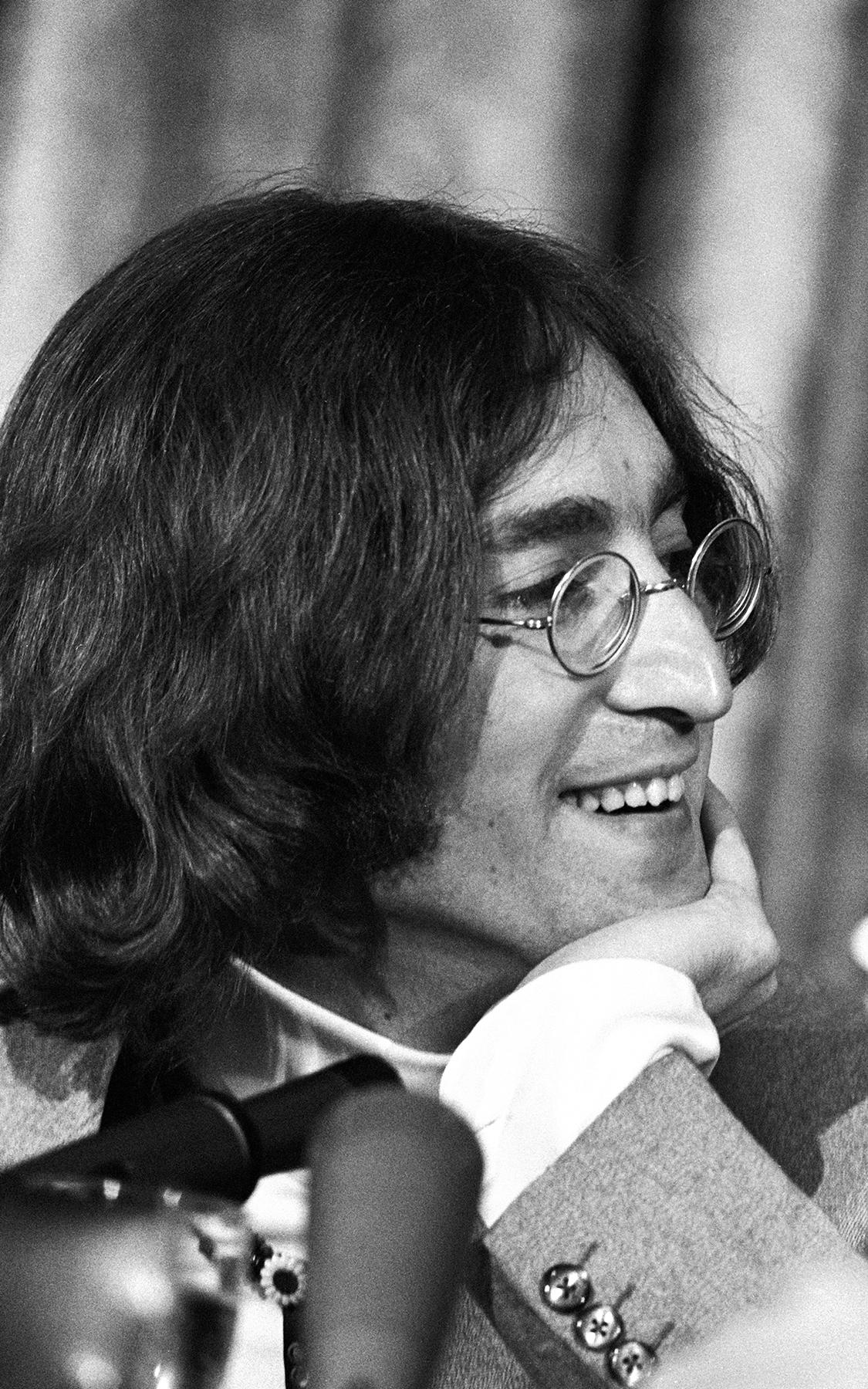 Black and White Photograph de Jack Robinson - John Lennon