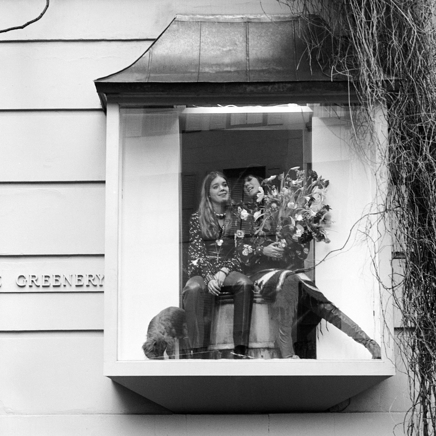 Jack Robinson Black and White Photograph - Marissa and Berry Berenson, Silver Gelatin Print 