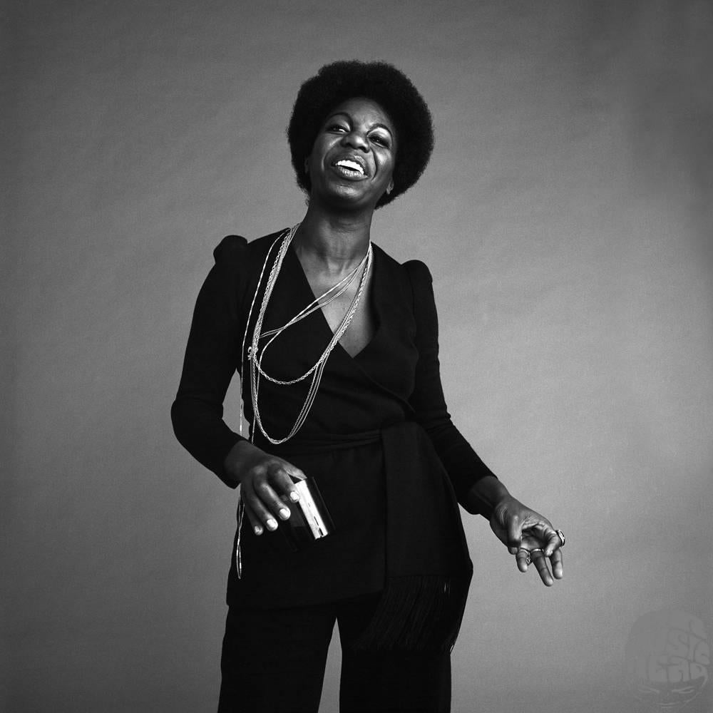 Open Edition, vom Fotografen handsigniert.

Jack Robinson begann seine Karriere als Fotograf 1955, nachdem er nach New York City gezogen war. Während seiner Arbeit als freiberuflicher Modefotograf fiel er der Moderedakteurin der New York Times,