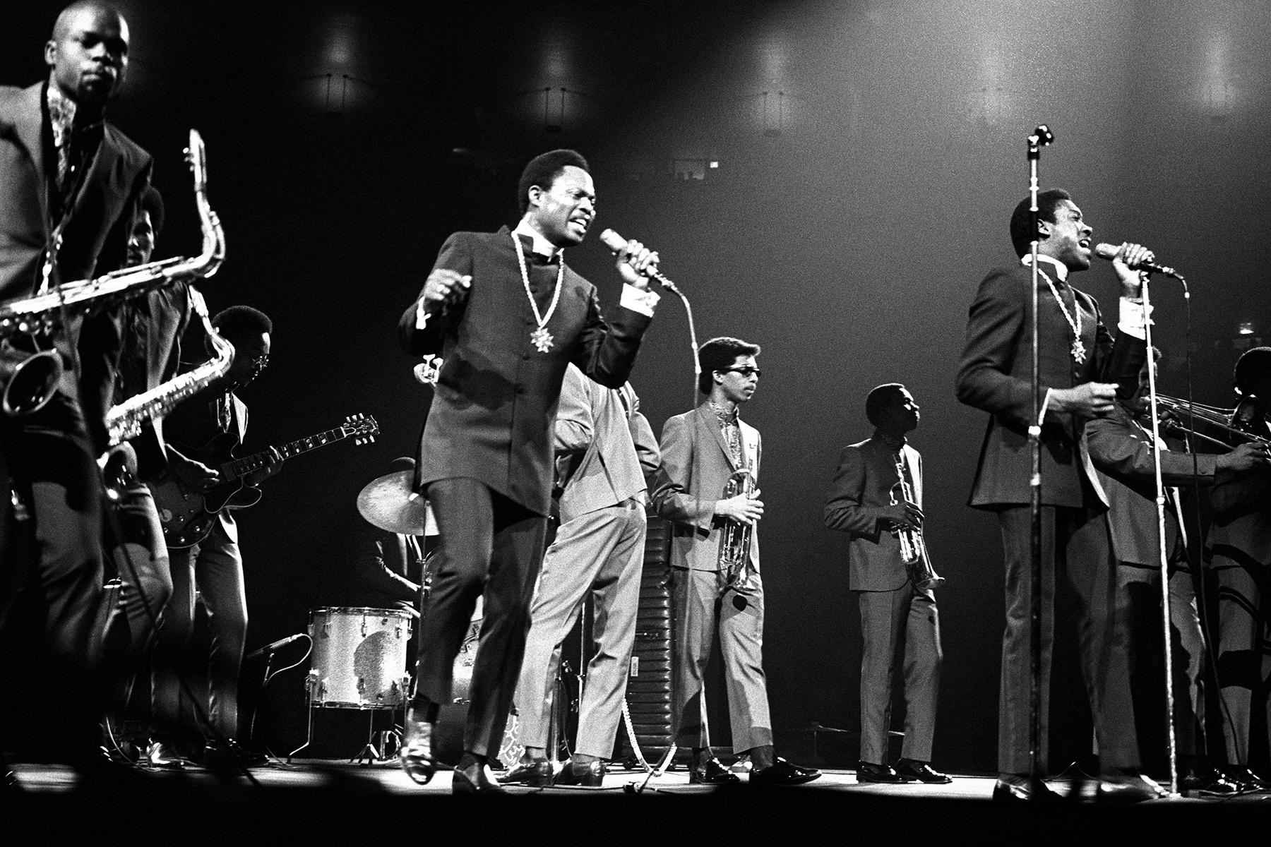 Jack Robinson Portrait Photograph - Sam and Dave at Madison Square Garden