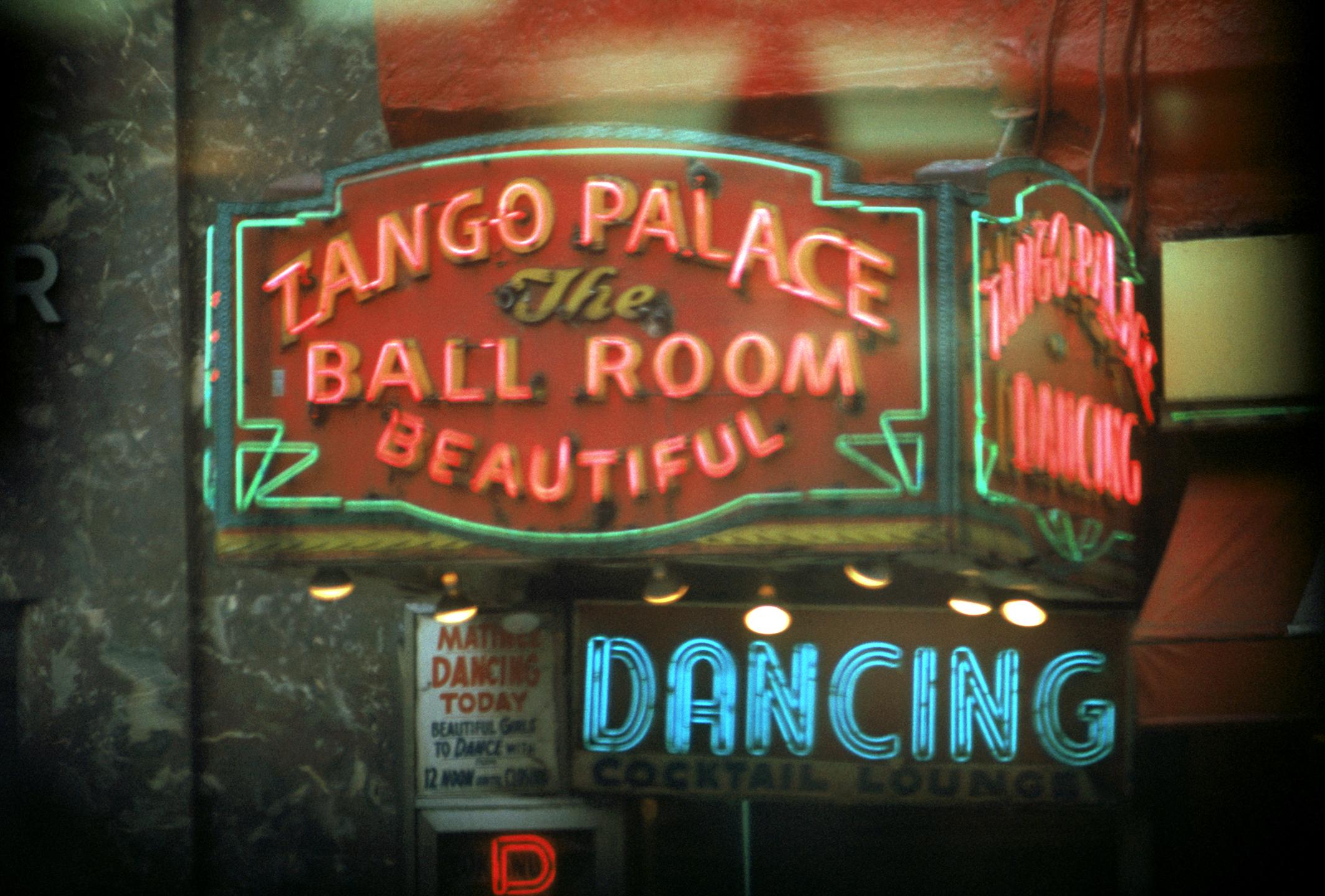 Color Photograph Jack Robinson - Palais de Tango