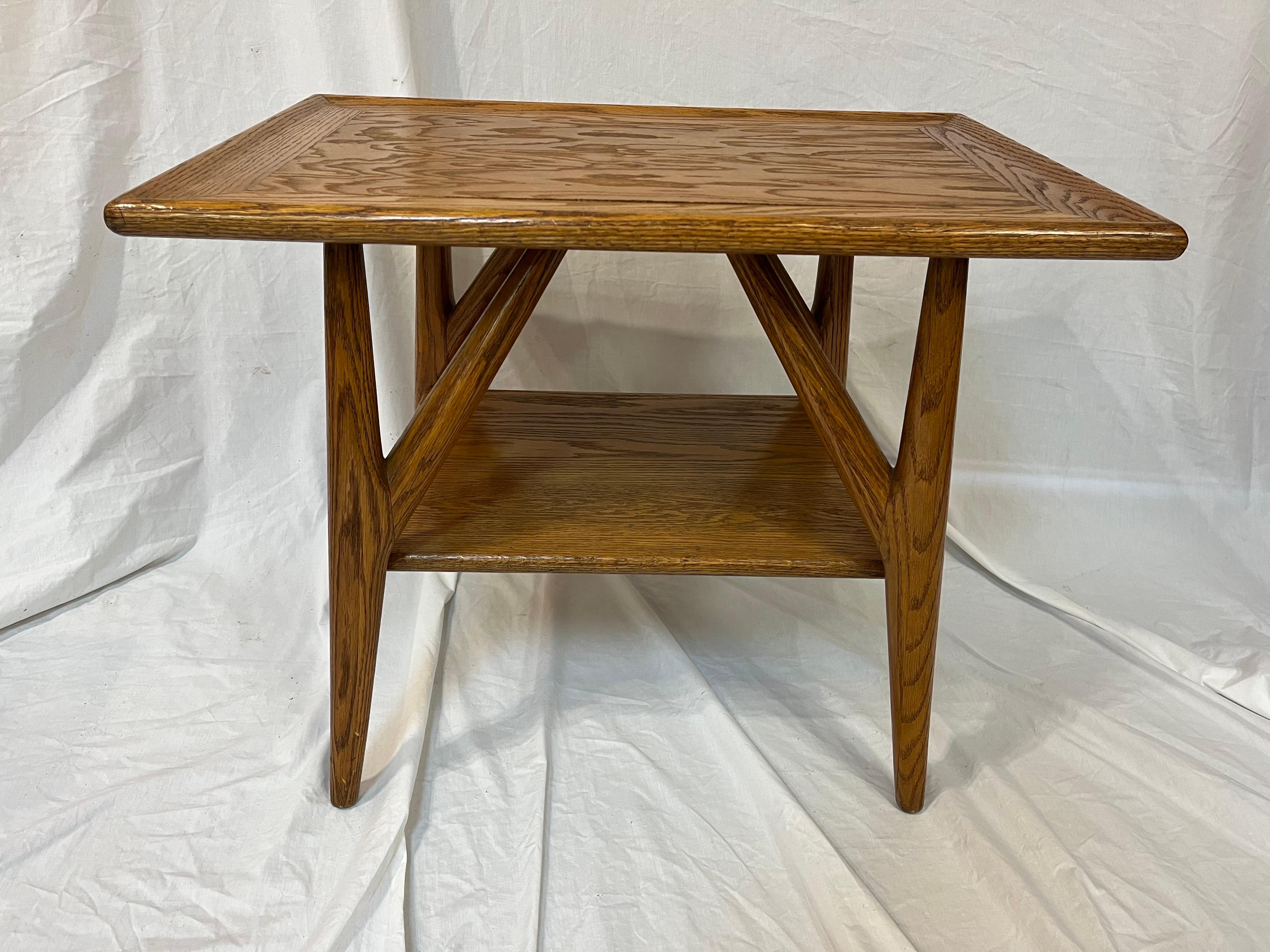 Mid-Century Modern Jack Van Der Molen Table d'appoint en bois de chêne Design américain moderne du milieu du siècle en vente