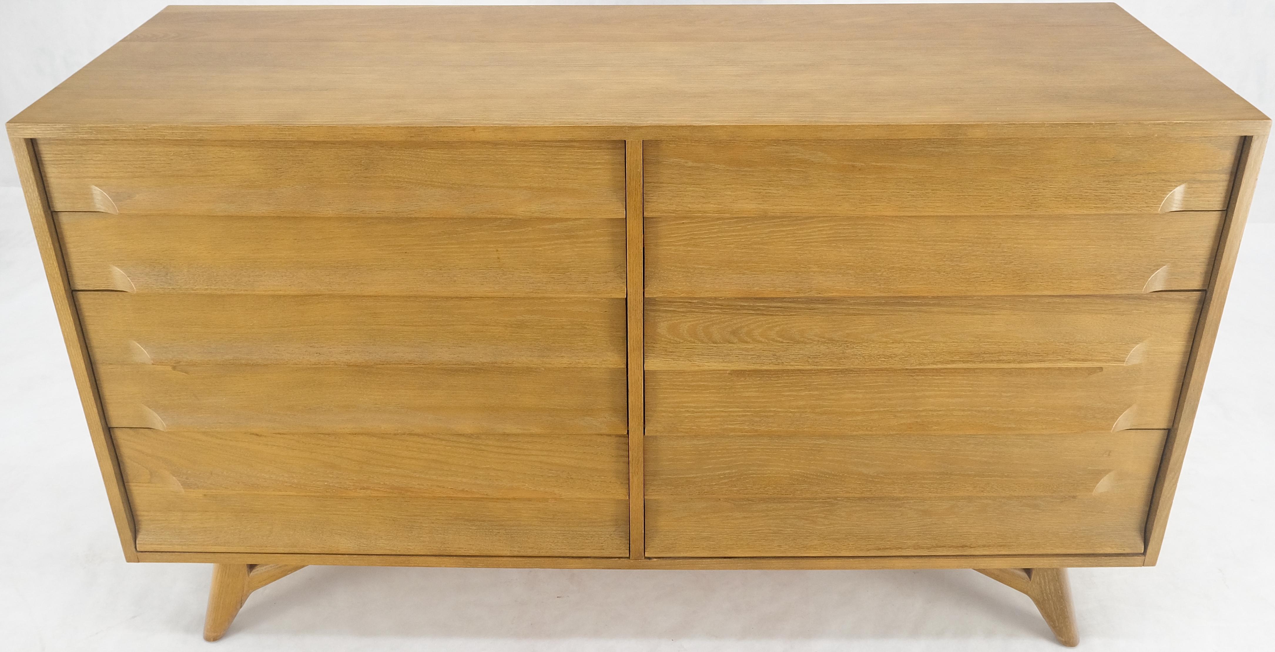 Américain Jack Van Der Molen Chêne massif cérusé 8 tiroirs sculptés Credenza Dresser MINT ! en vente