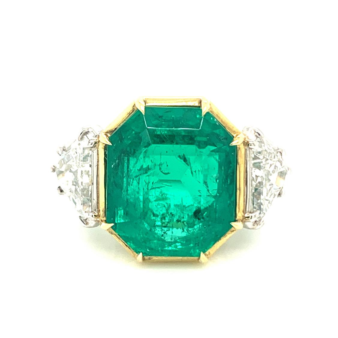 Are you someone who is confident, fashionable and graceful? This will satisfy your desire for a spectacular emerald & diamond ring. All the requirements are fulfilled with this stunning AGL certified 10 carat Colombian emerald and by two very white