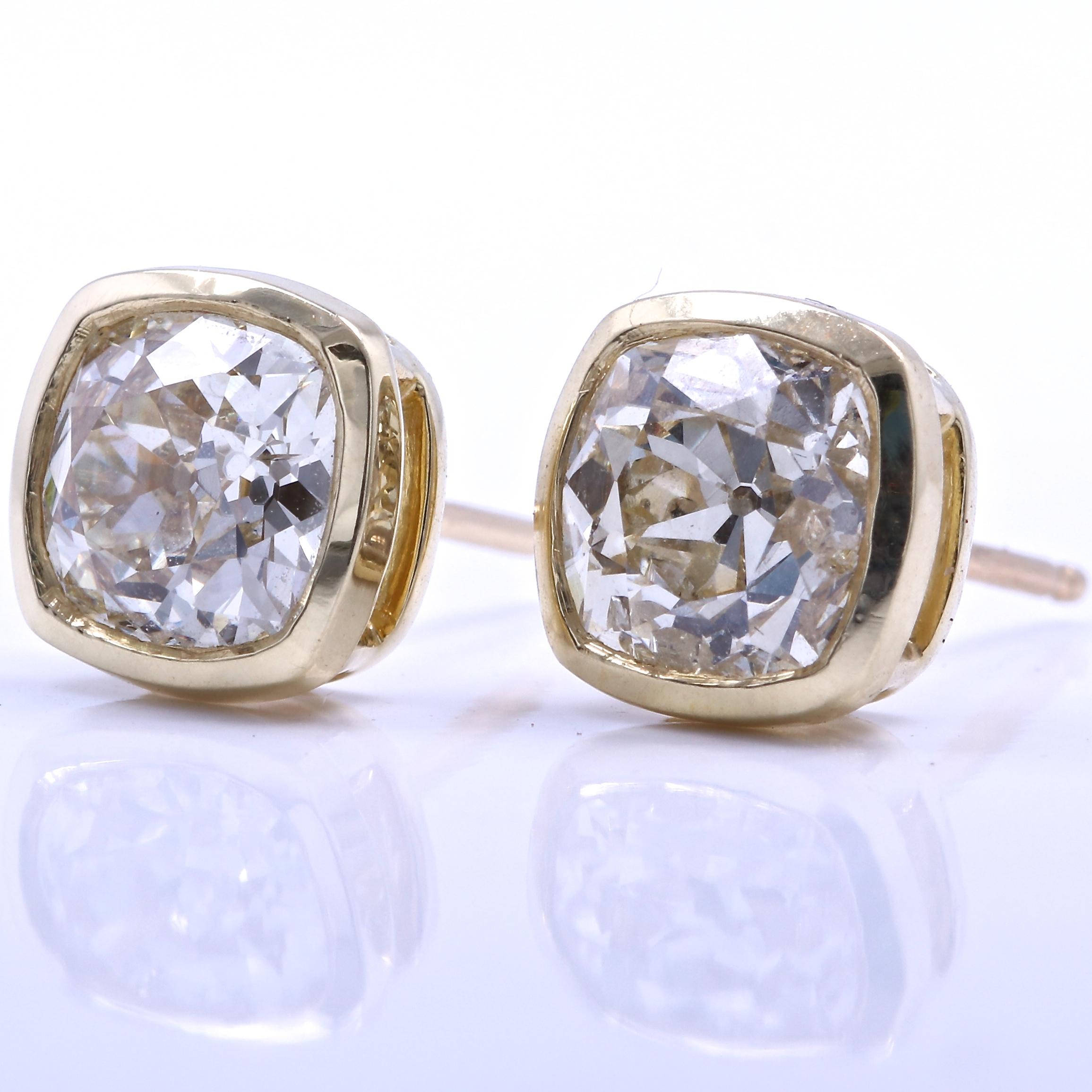 2.31 Carat Old Mine Cut 18 Karat Gold Stud Earrings In New Condition In Beverly Hills, CA