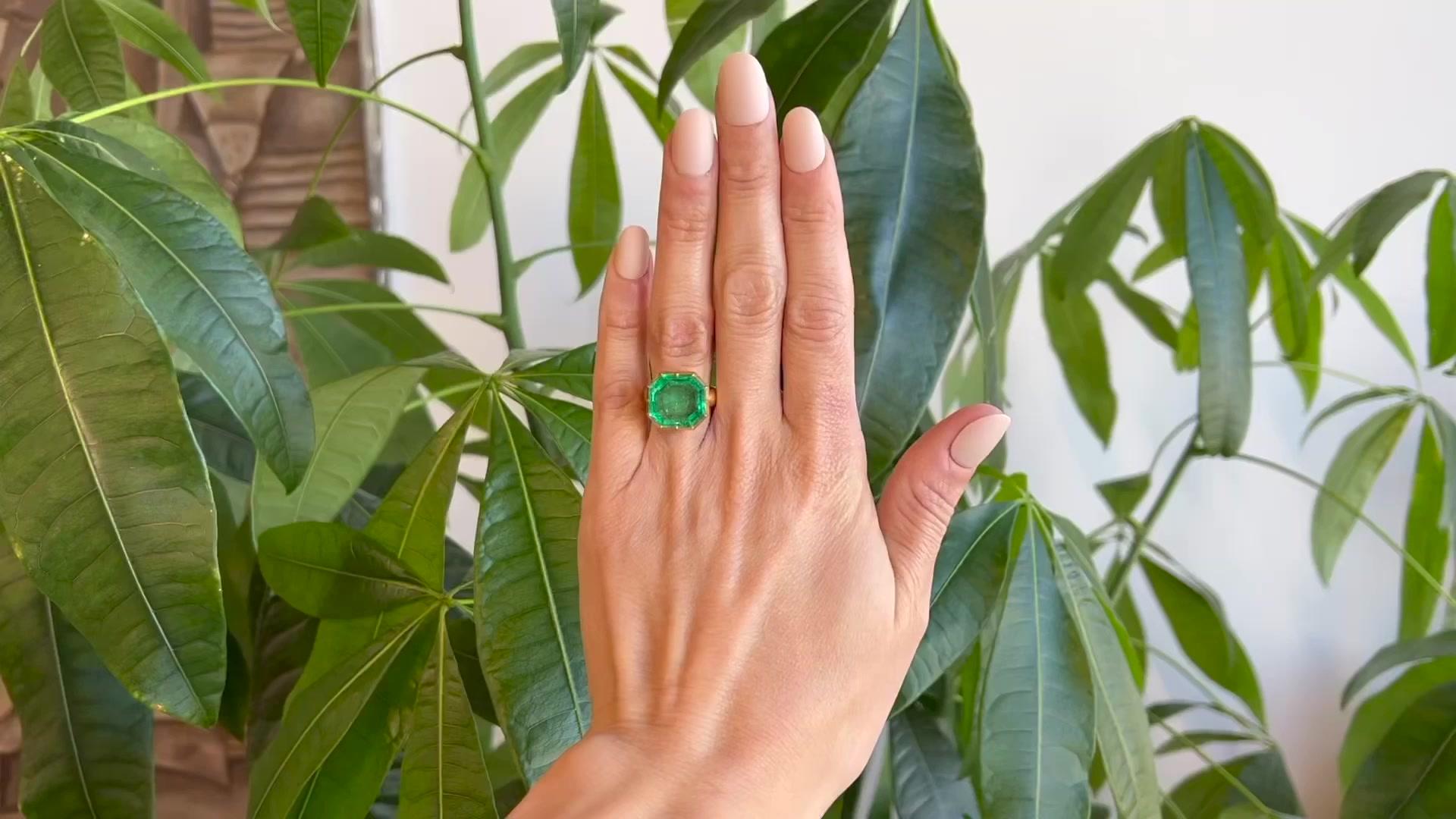Eine Jack Weir & Sons GIA 9,15 Karat kolumbianischen Smaragd 22k Gelbgold Solitär-Ring. Mit einem GIA achteckigen Smaragd von 9,15 Karat im Stufenschliff, begleitet von GIA #2221594715, der besagt, dass der Smaragd aus Kolumbien stammt. Gefertigt