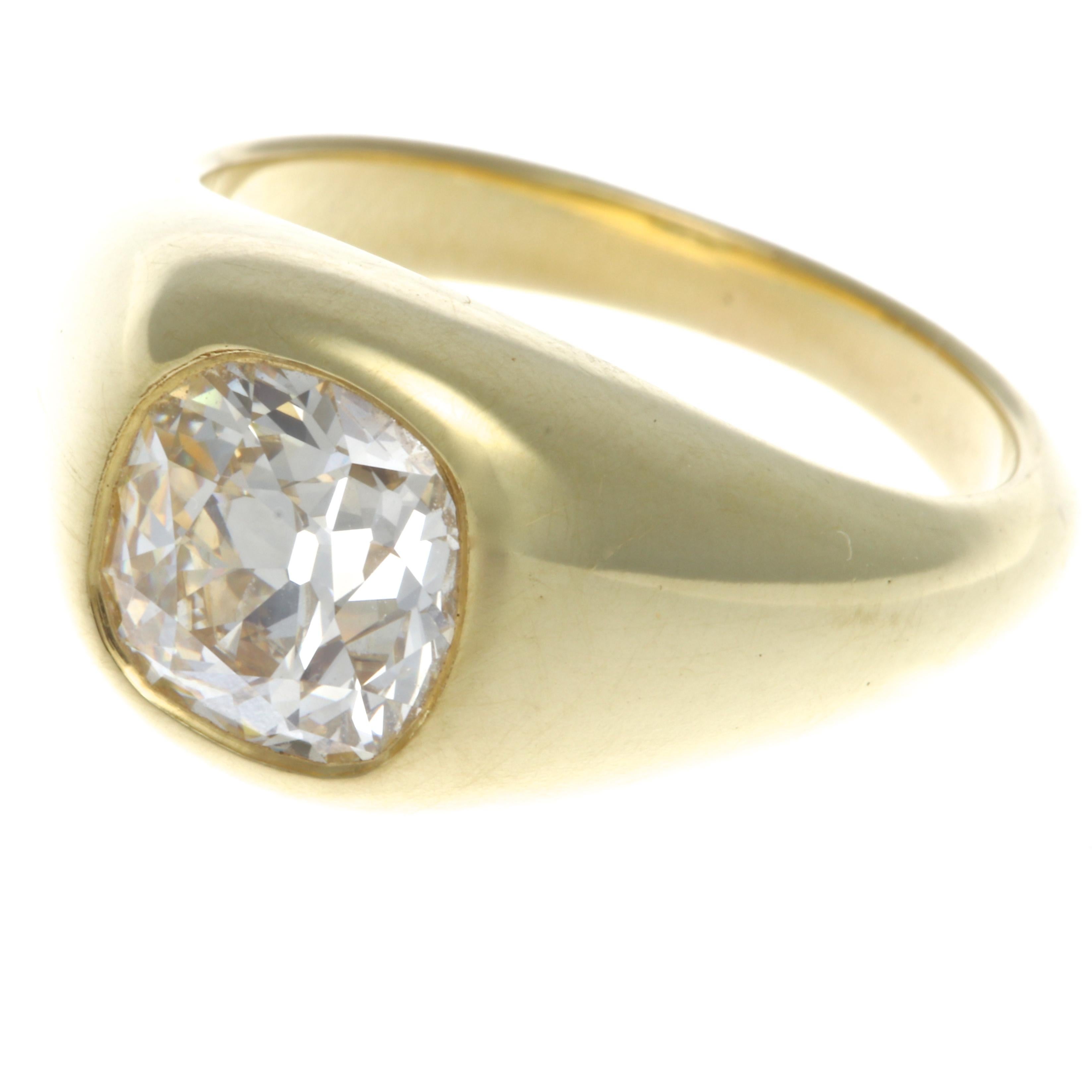 Contemporary GIA Certified 2.02 Carat Cushion Cut Diamond 18 Karat Gold Ring