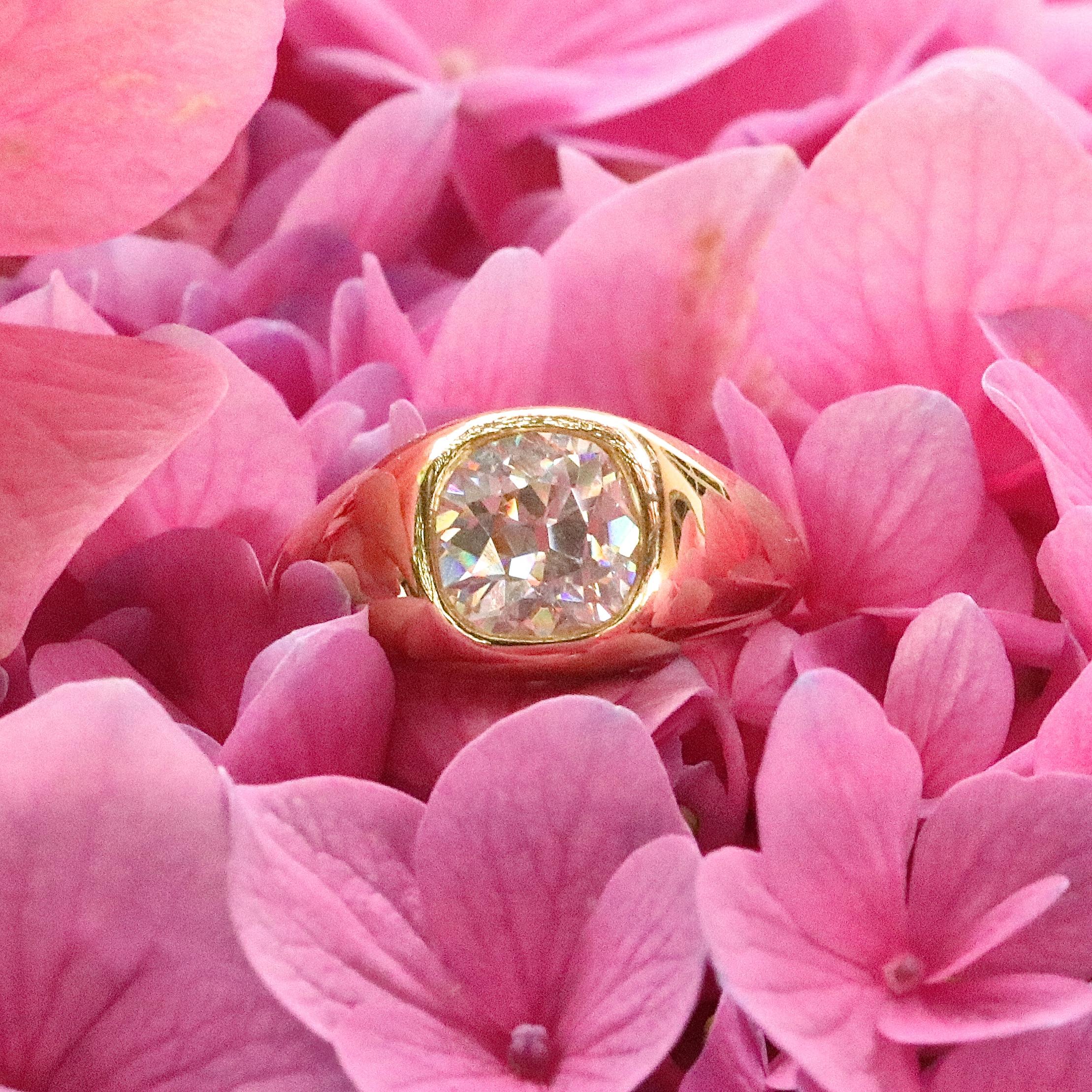 GIA Certified 2.02 Carat Cushion Cut Diamond 18 Karat Gold Ring In New Condition In Beverly Hills, CA