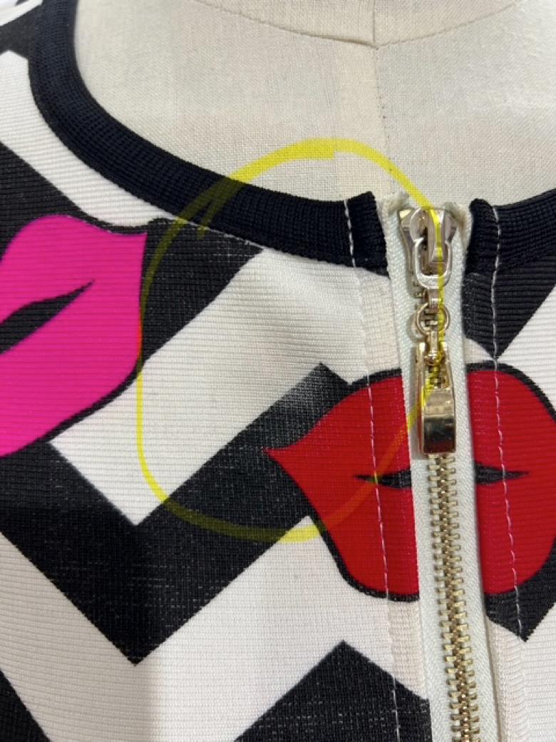 Giacca e gonna con stampa di labbra HERVÉ LÉGER in vendita 2