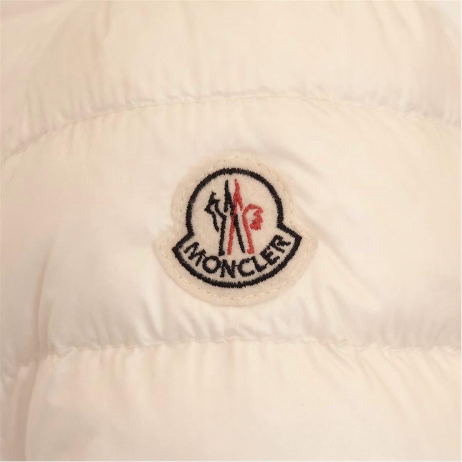 Classe 1 White cream color Authomatic buttons closure 2 Pockets Length from shoulder cm 52 (20.4 inches) Shoulders cm 35 (13.77 inches) Moncler size 1 (IT 42)
