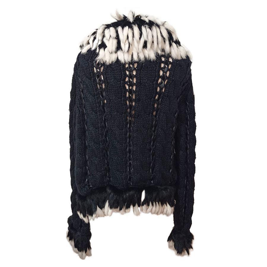 Missing composition tag Wool Satin bows Fur tails Black & white Length shoulder / hem cm 60 (236 inches)
