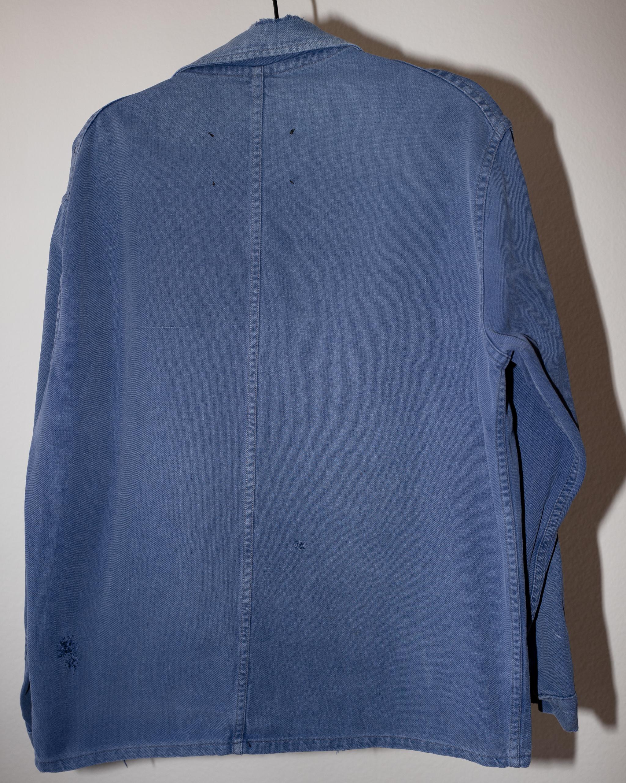 Jacke mit Fransen und Patchwork-Kette verschönert in Blau Distressed  Arbeitskleidung Baumwolle im Zustand „Neu“ in Los Angeles, CA
