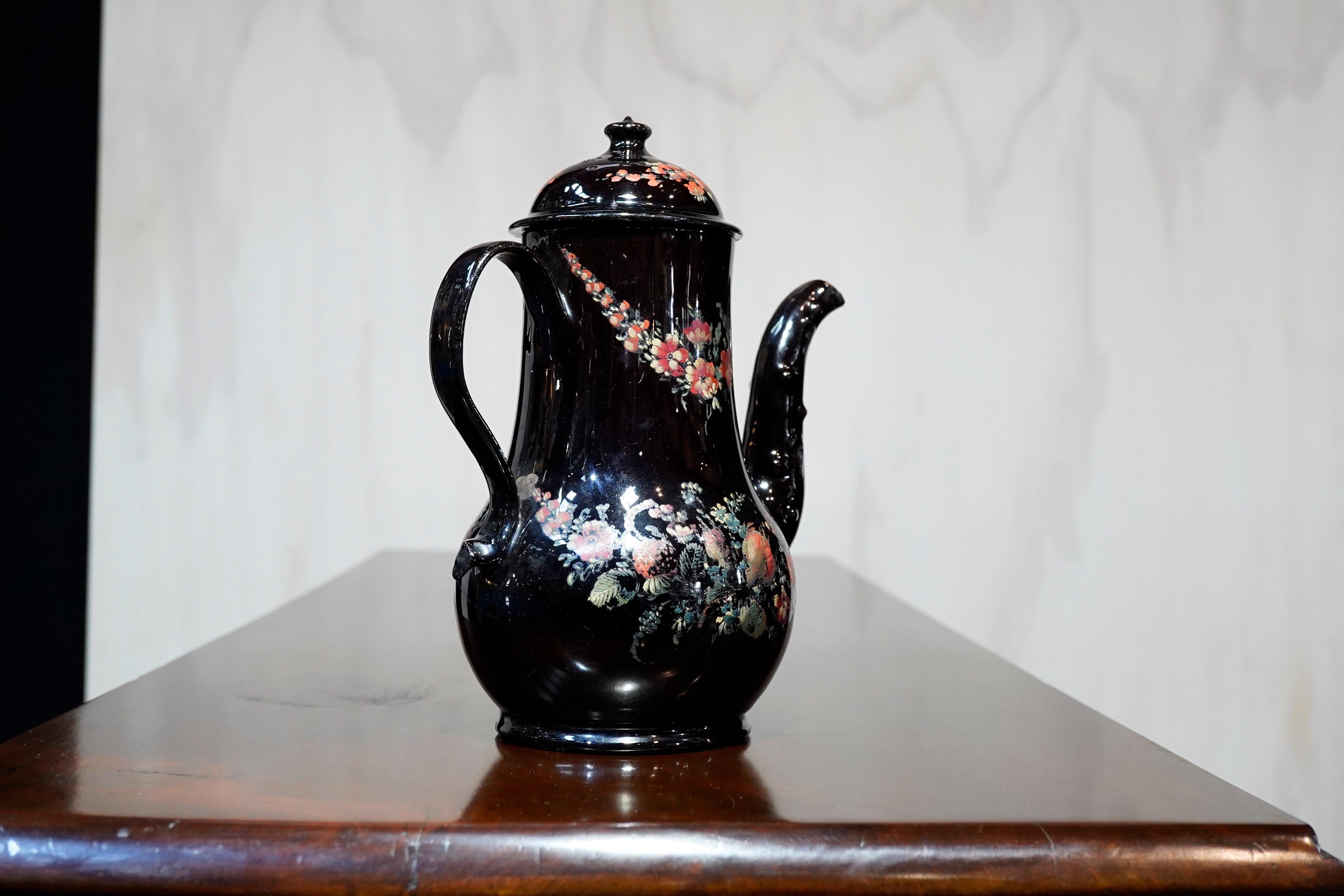 Jackfield Coffee Pot, Swags of Fruit and Flowers Onglaze, circa 1765 In Good Condition For Sale In Geelong, Victoria