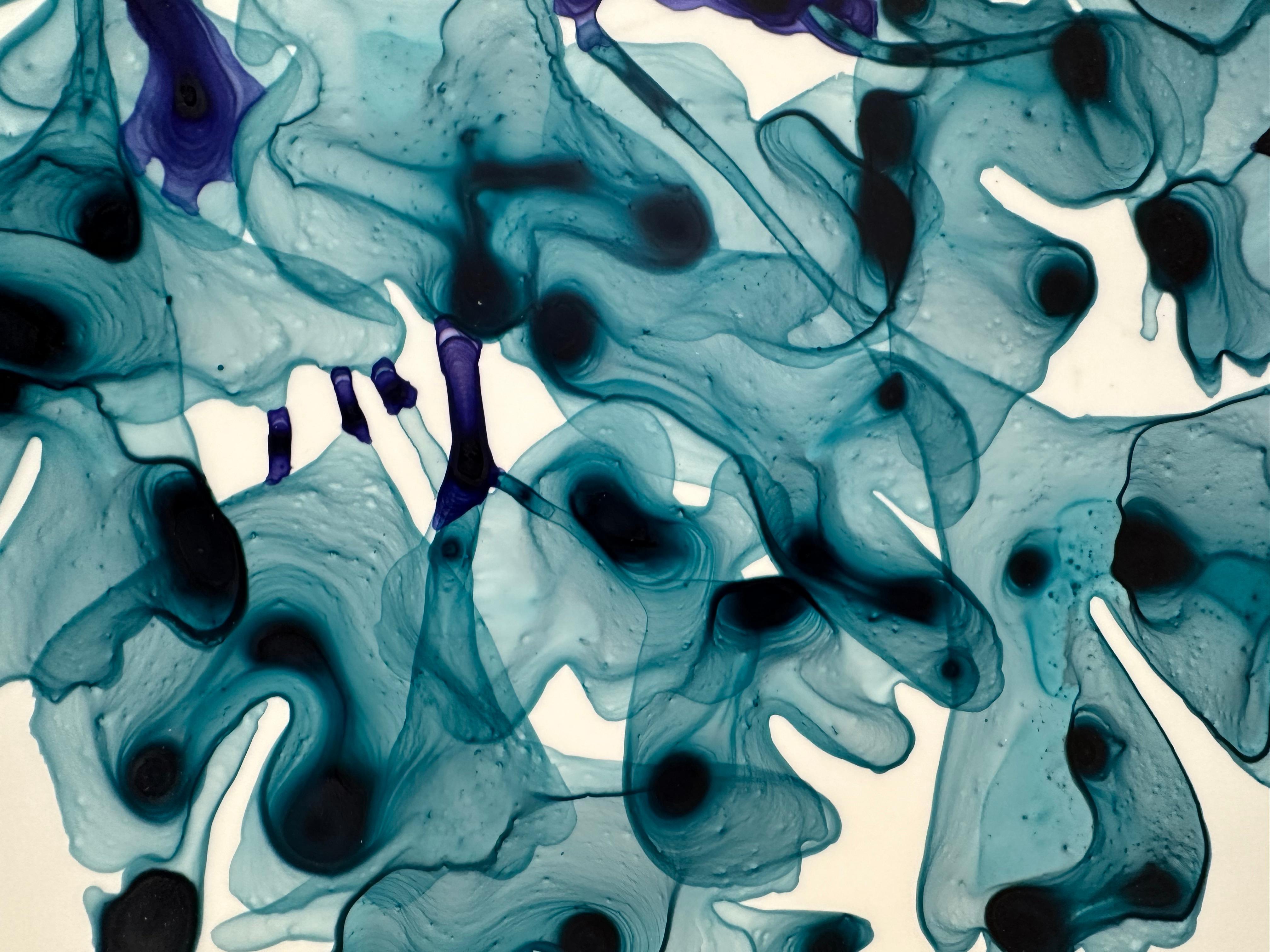 Chimera Cs3 – leuchtend blaues botanisches Baumgemälde in Tealblau mit weißem Mylar, 2024 im Angebot 5