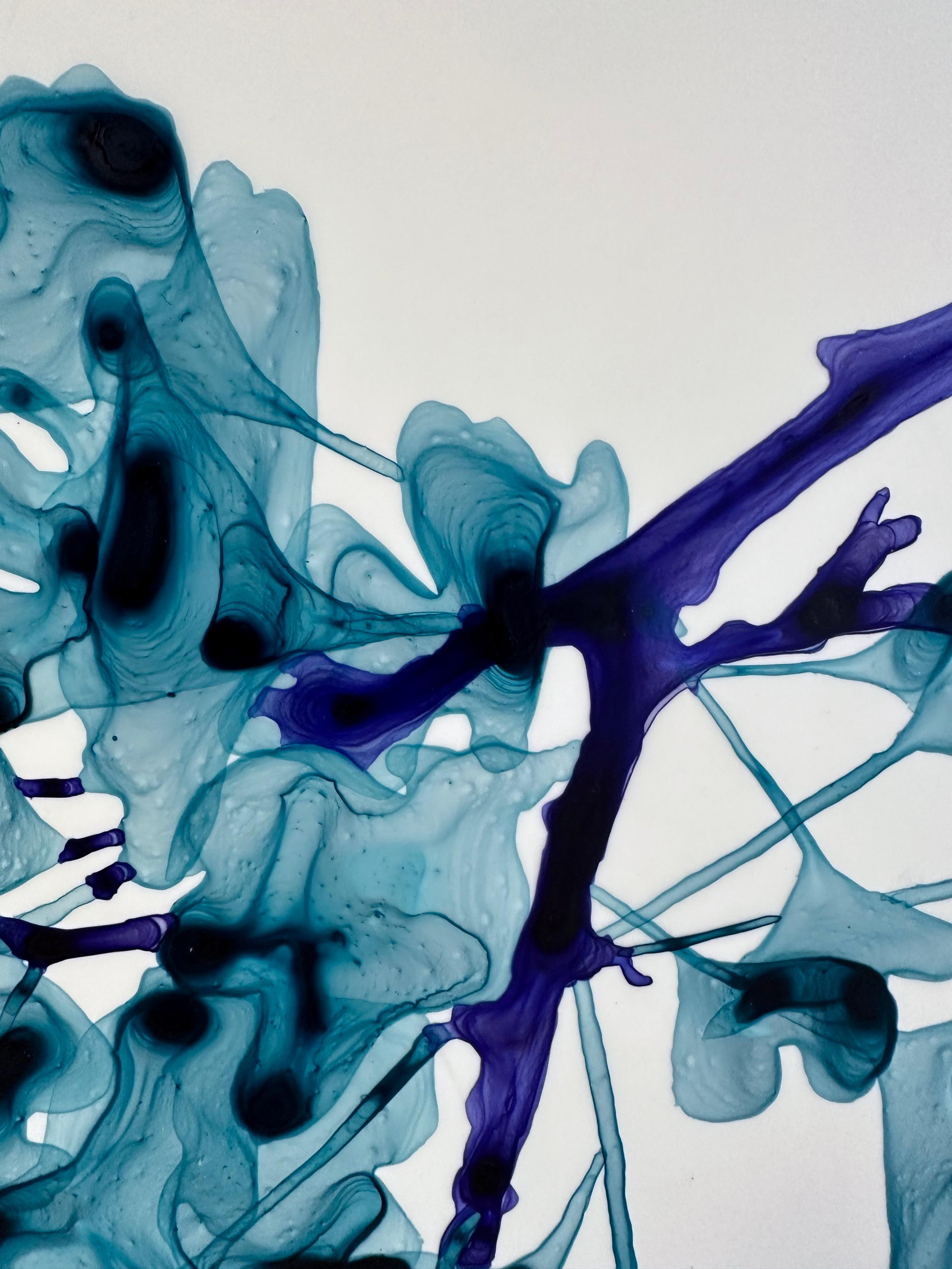 Chimera Cs3 – leuchtend blaues botanisches Baumgemälde in Tealblau mit weißem Mylar, 2024 im Angebot 6