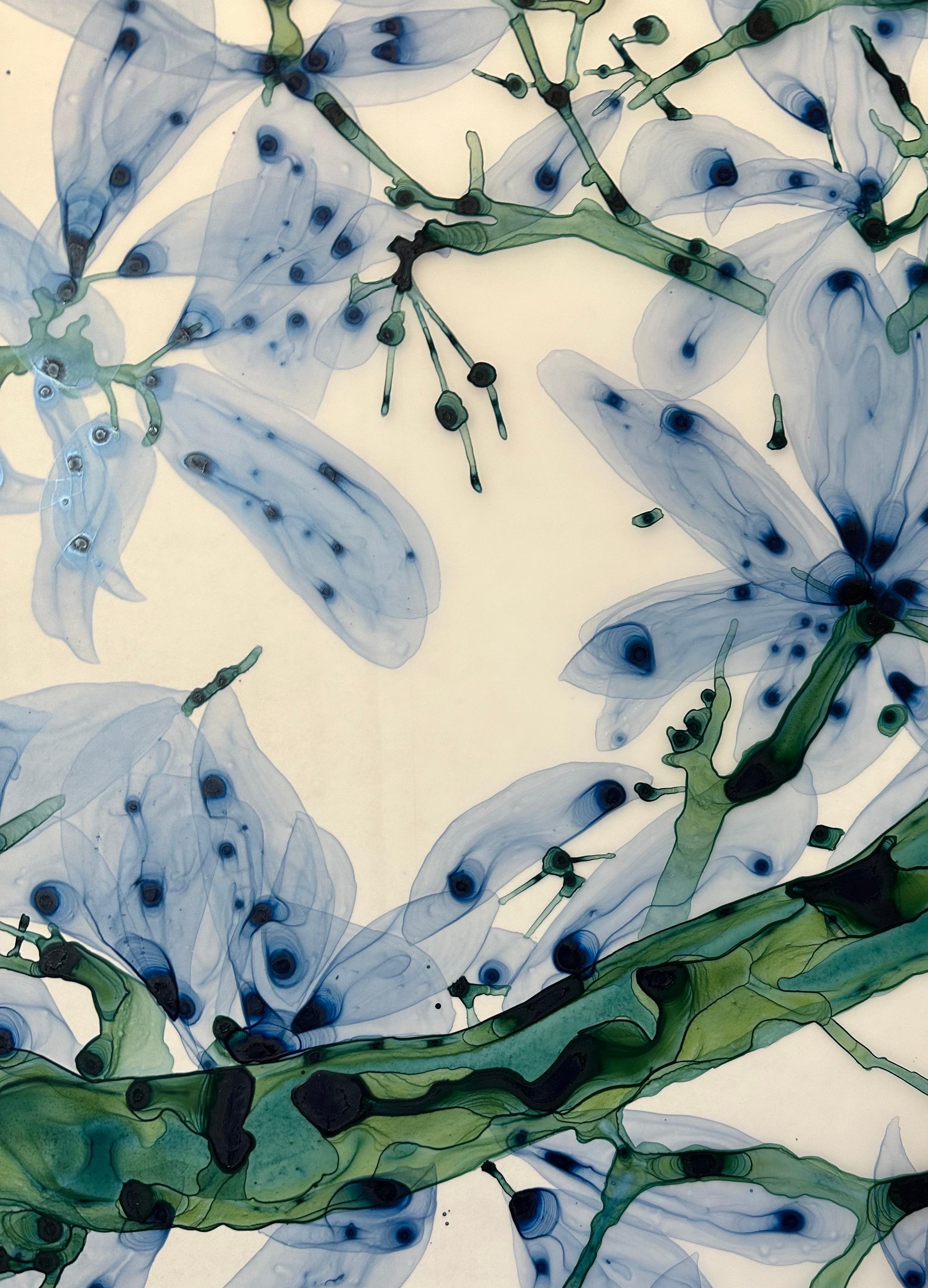 Perse Cs2 - Himmelblaues, dunkelgrünes, blaugrünes, botanisches Baumgemälde in Tealform aus weißem Mylar, 2023 im Angebot 1