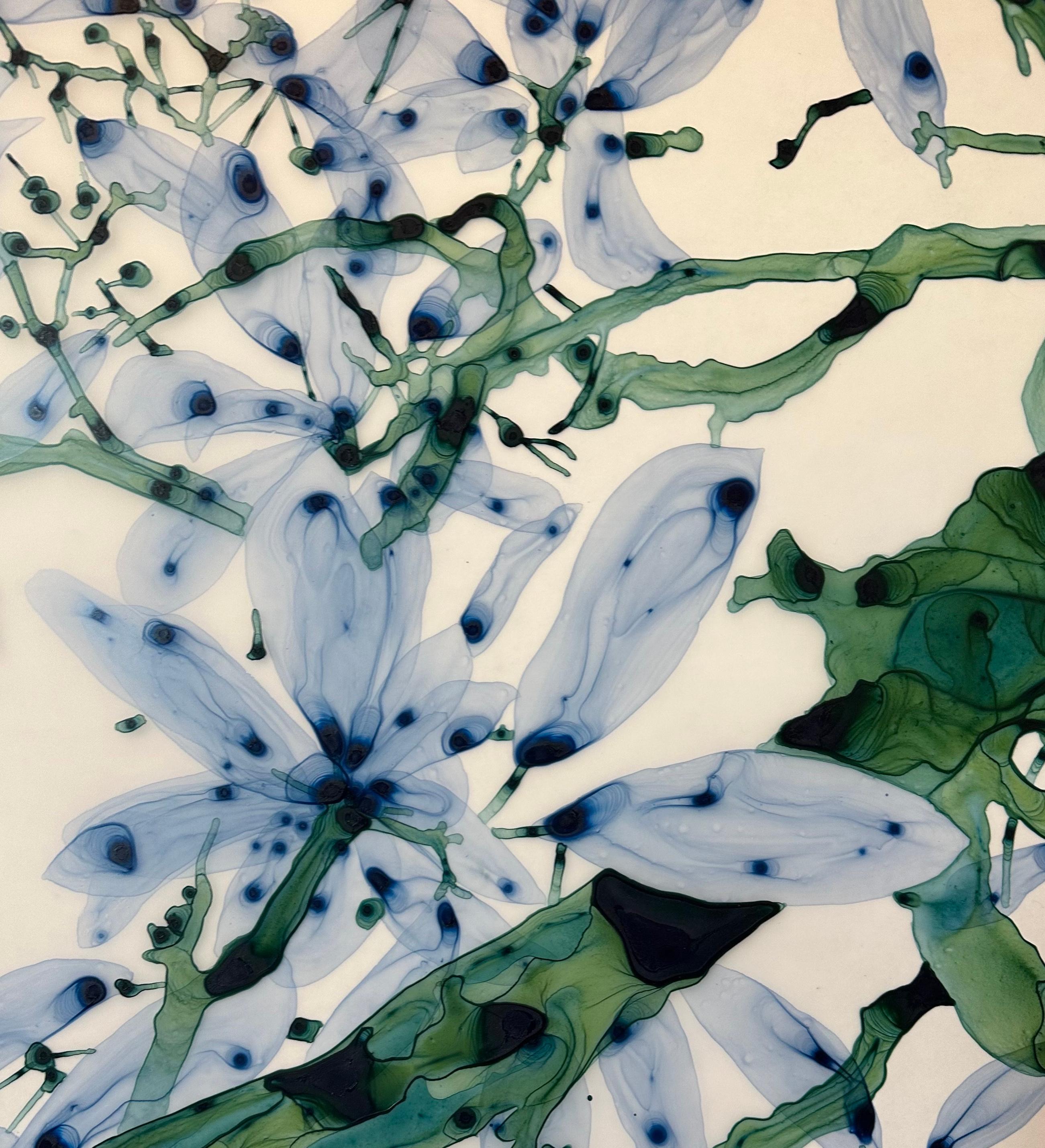 Perse Cs2 - Himmelblaues, dunkelgrünes, blaugrünes, botanisches Baumgemälde in Tealform aus weißem Mylar, 2023 im Angebot 3