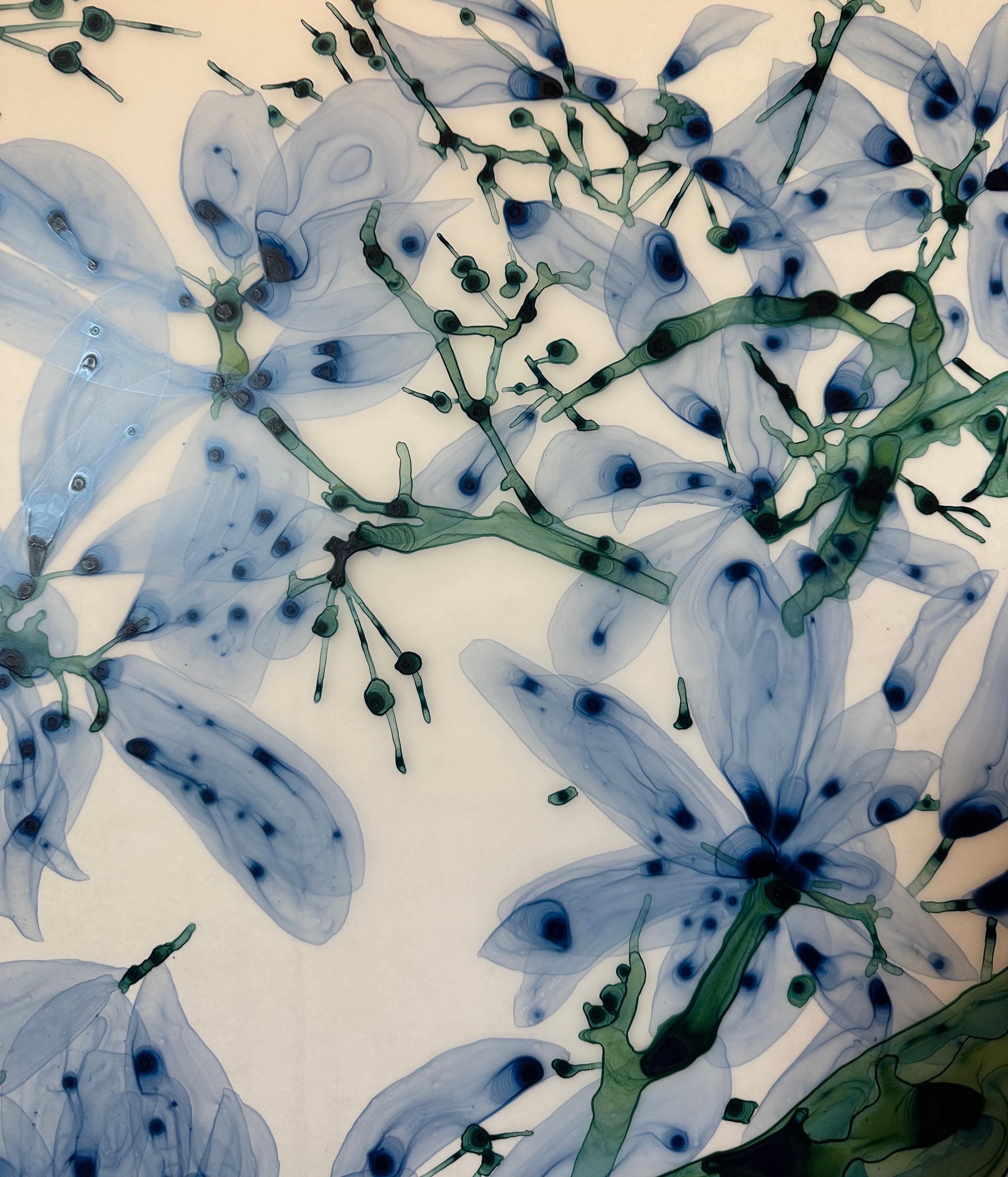 Perse Cs2 - Himmelblaues, dunkelgrünes, blaugrünes, botanisches Baumgemälde in Tealform aus weißem Mylar, 2023 im Angebot 5