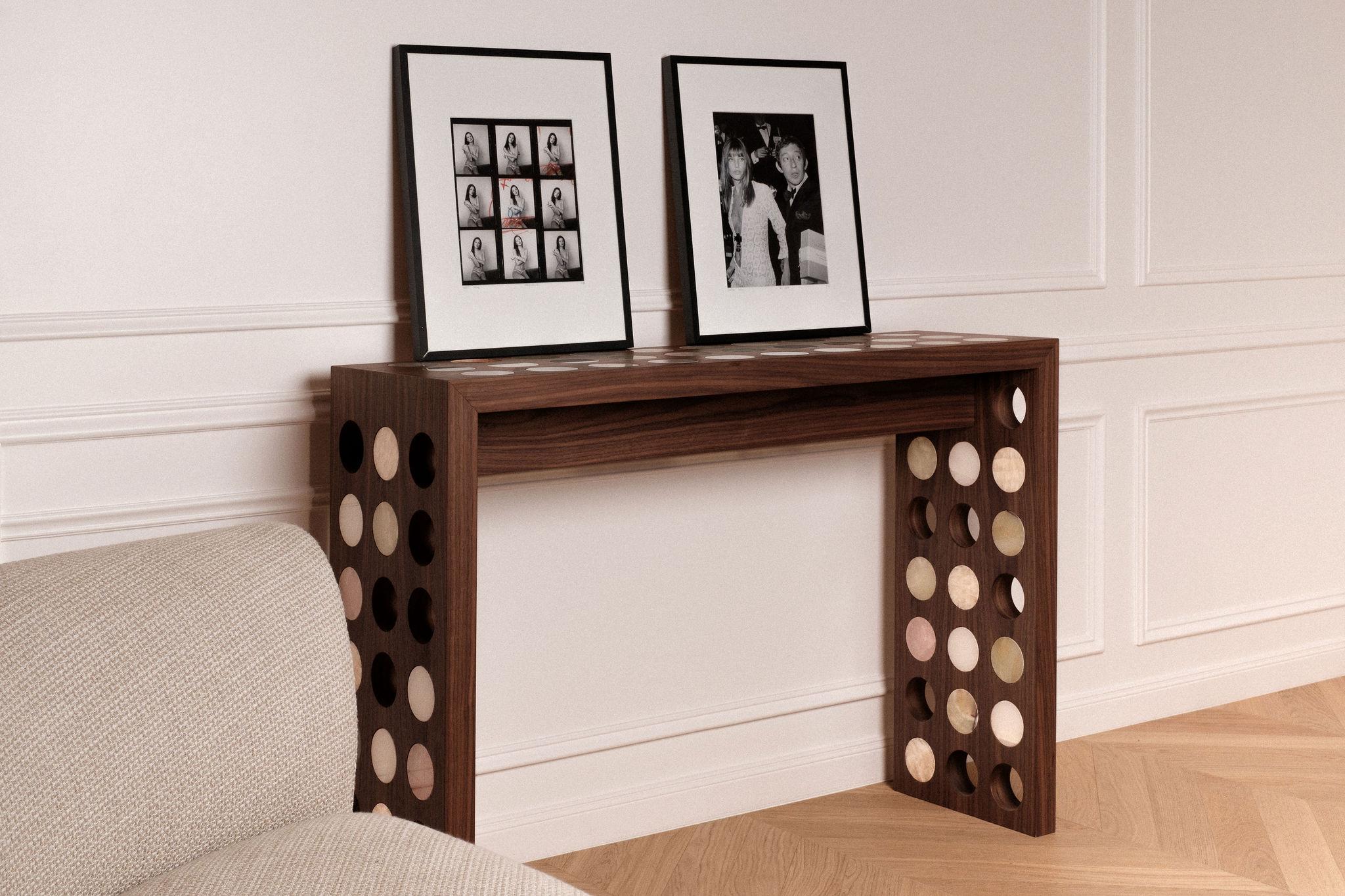 Onyx Jackie Console en noyer et onyx par Studio Gaïa For Sale