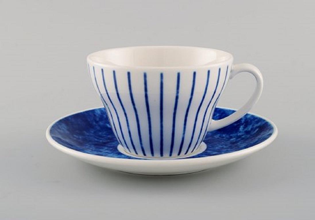 Jackie Lynd for Duka. Five blues teacups with saucers in glazed ceramics with blue decoration.
Swedish design, early 21st century.
The cup measures: 9 x 6.2 cm.
Saucer diameter: 14.7 cm.
In excellent condition.
Stamped.