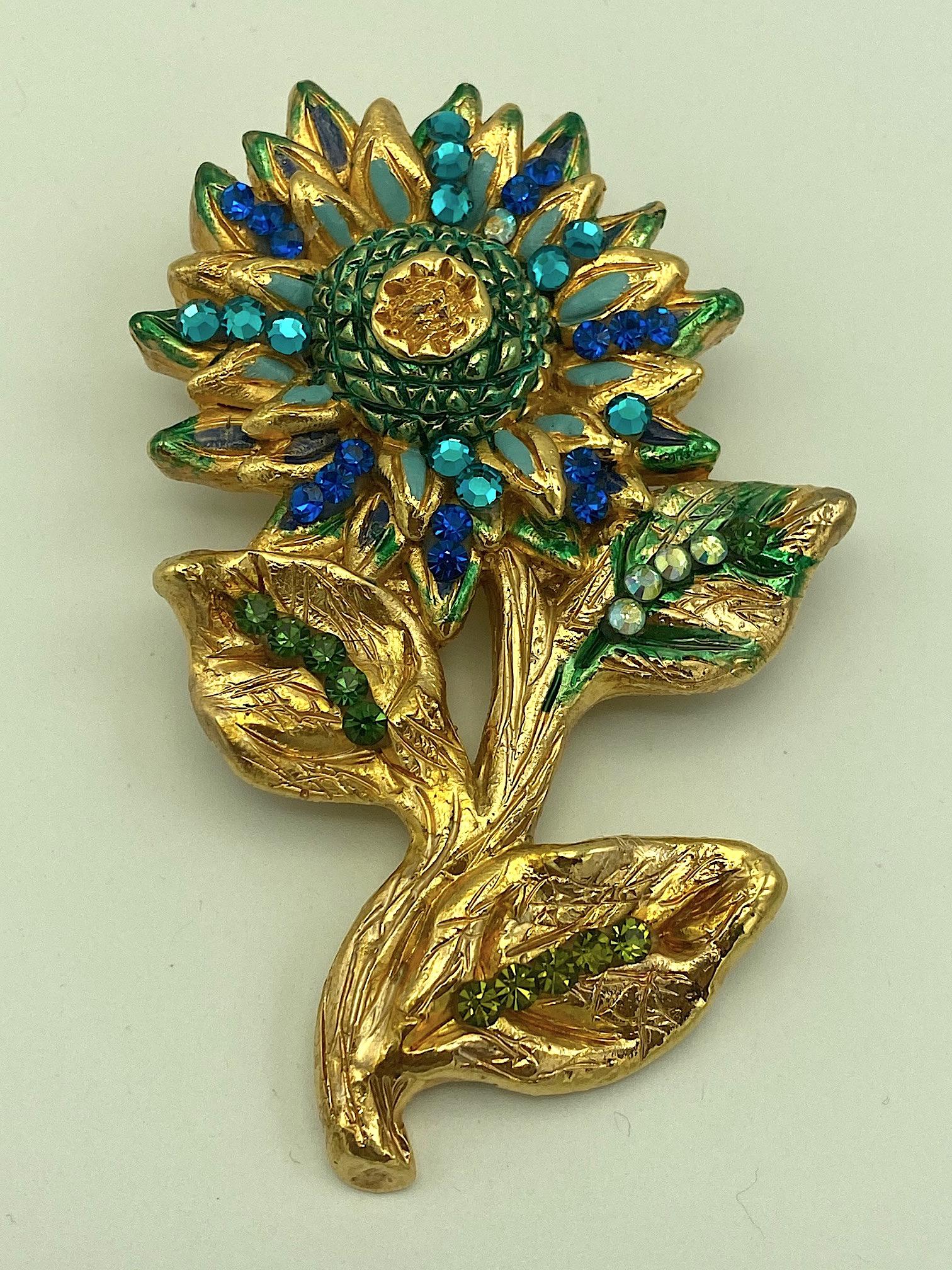 Jacky de G. 1980s Gold Plate on Carved Resin Flower Pin 1