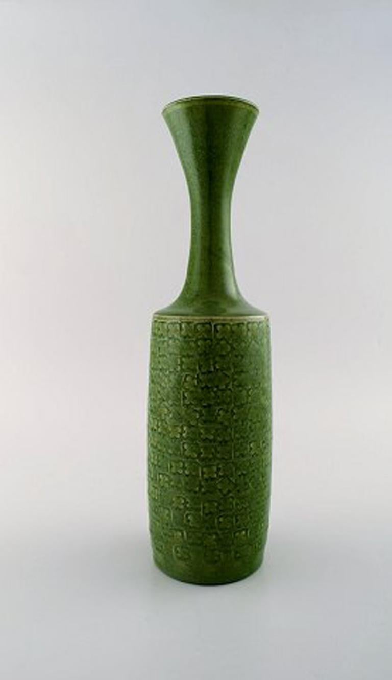 Jacob Bang (1932-2011) for Arne Bang. Large stoneware vase modeled with cylindrical body and narrow mouth. Beautiful glaze in green shades. 1960's.
Signed: AB / Jacob and the text 