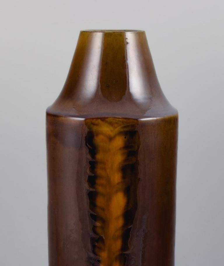 Scandinavo moderno Jacob Bang (1932-2011) per Hegnetslund, Danimarca. Grande vaso in ceramica, metà del XX secolo in vendita