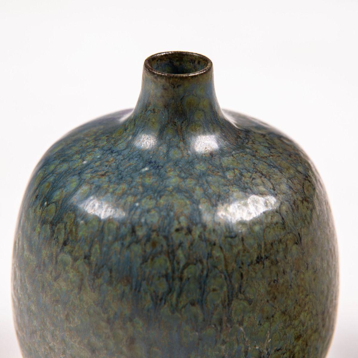 Vernissé Jacob Bang Vase en céramique danoise du milieu du siècle à glaçure bleu-vert en vente