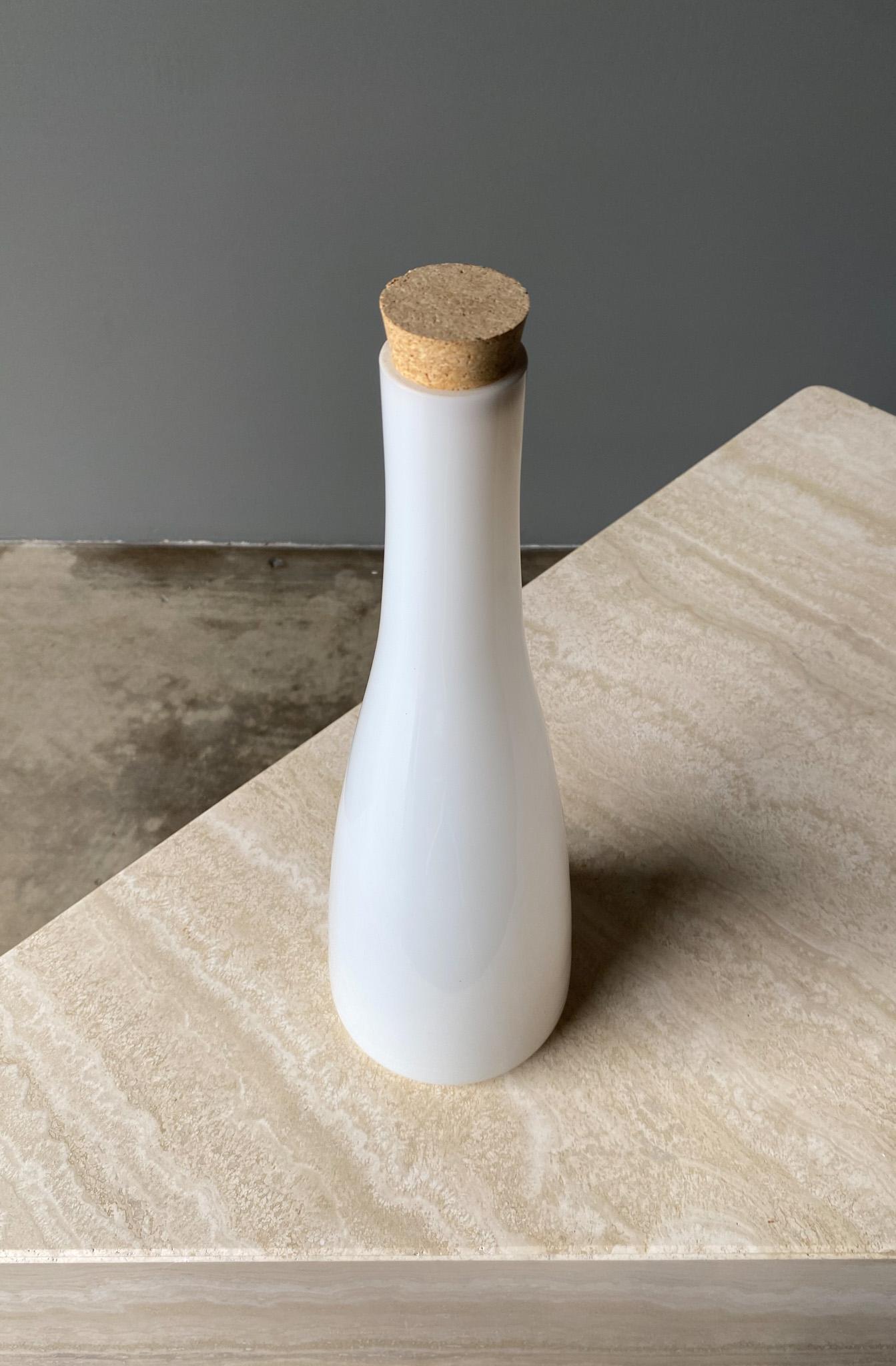 Mid-Century Modern Vase / carafe en verre blanc Jacob Bang pour Kastrup, Danemark, années 1960 en vente