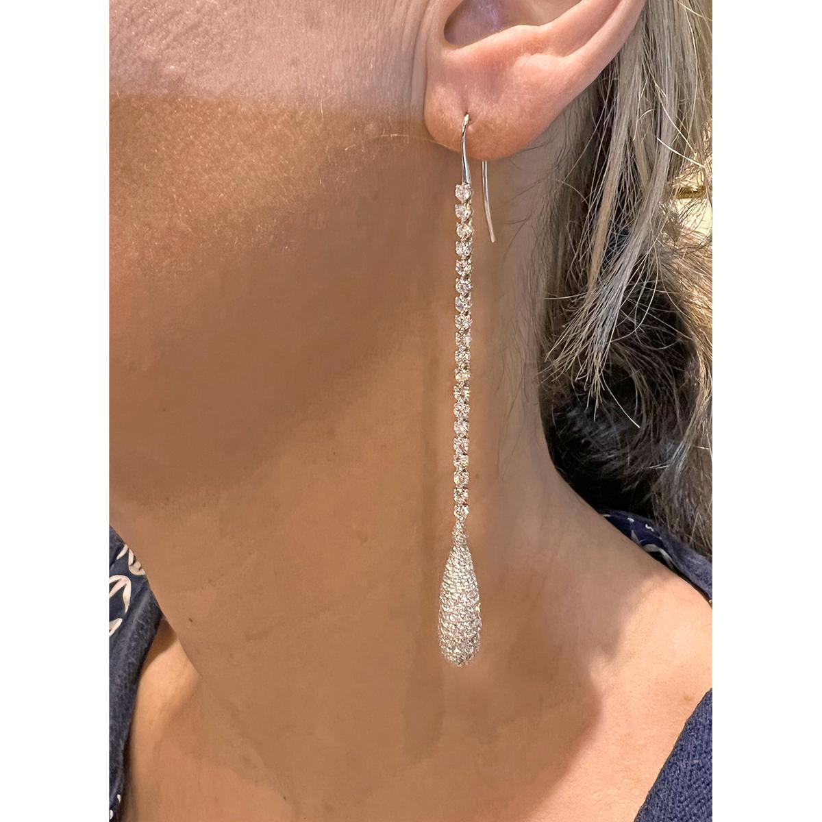 Jacob & Co. 18k White Gold Diamond Teardrop Earrings In Excellent Condition In Palm Beach, FL