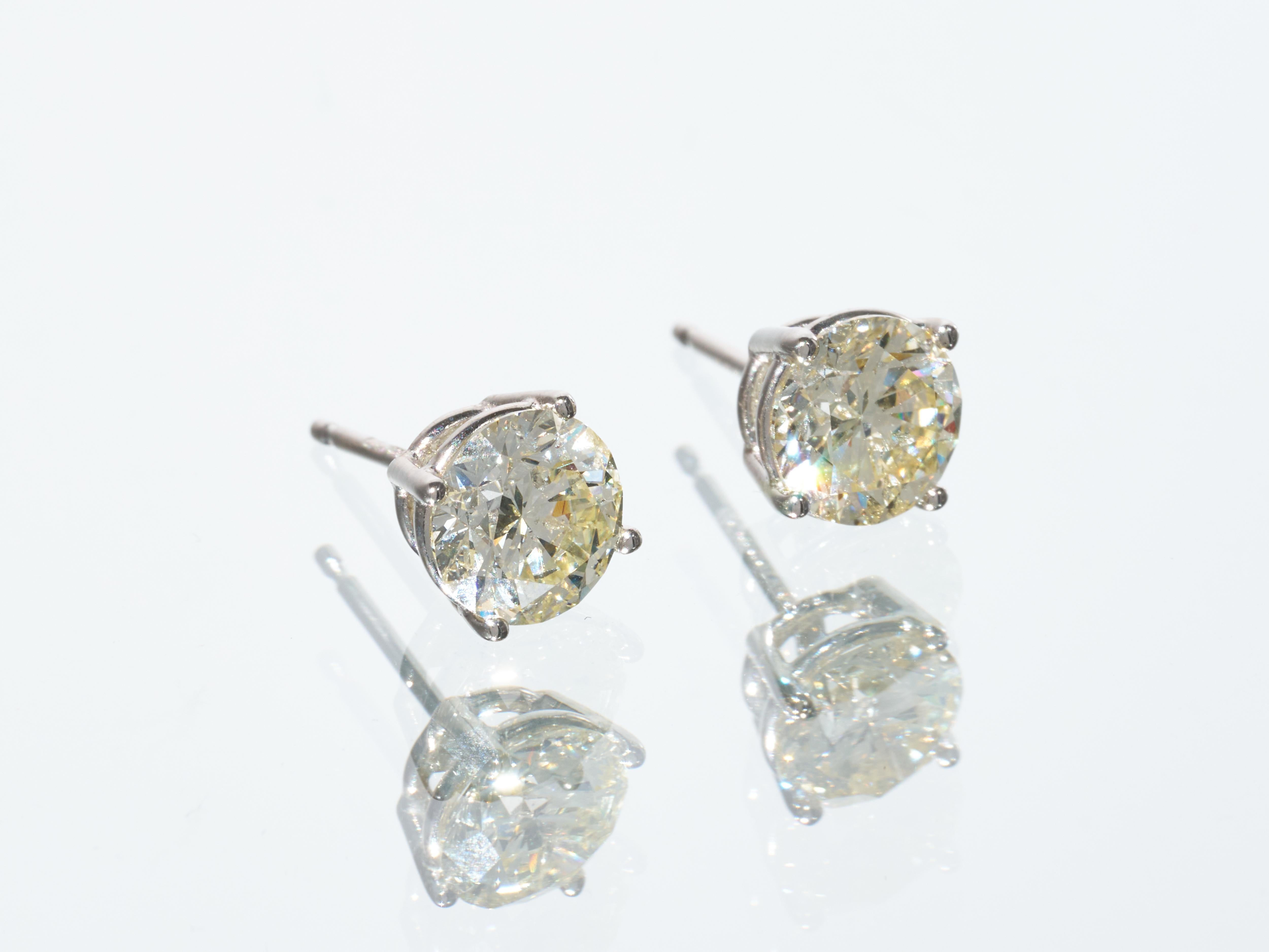 Jacob & Co  2.1CT Diamond Solitaire Earrings Set In Good Condition For Sale In London, GB