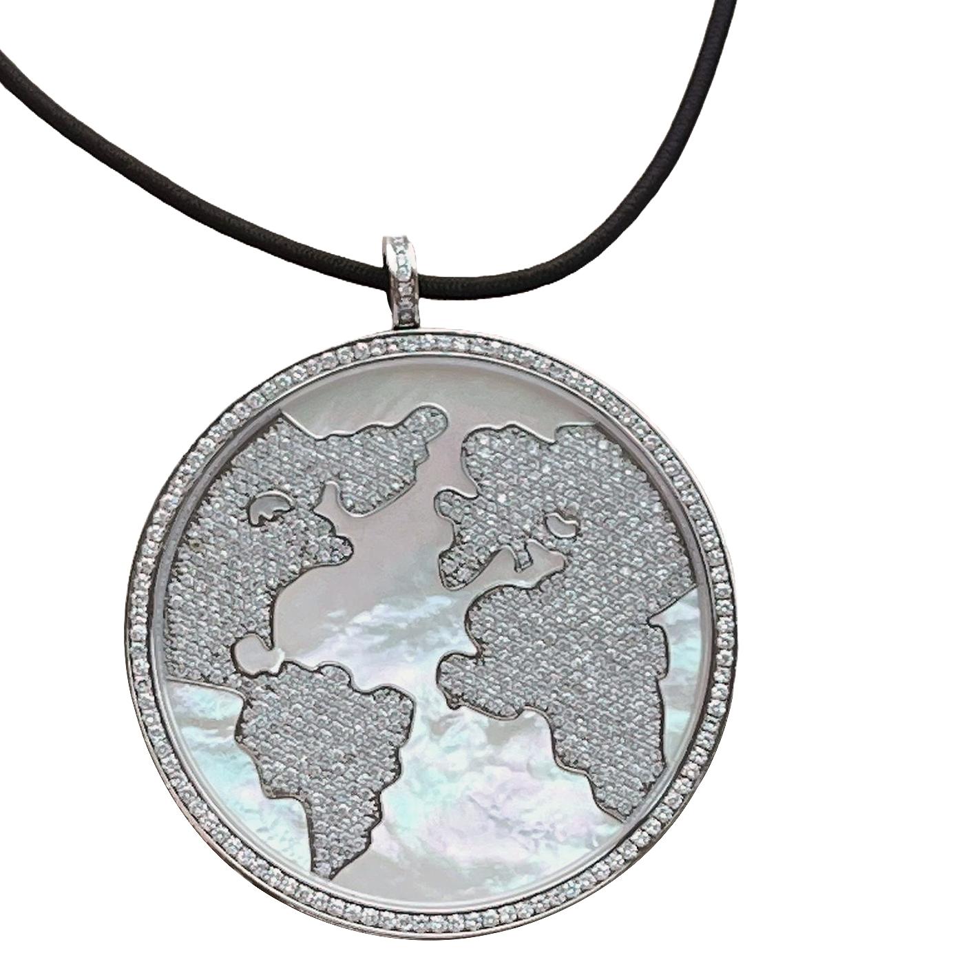 We present you the original pendant with 6.06ct diamonds of the world-famous brand Jacob & Co from the pendant collection The World Is Yours. Stainless Steel. This Jacob & Co collection comprises precious jewels that are delightful to have both as a