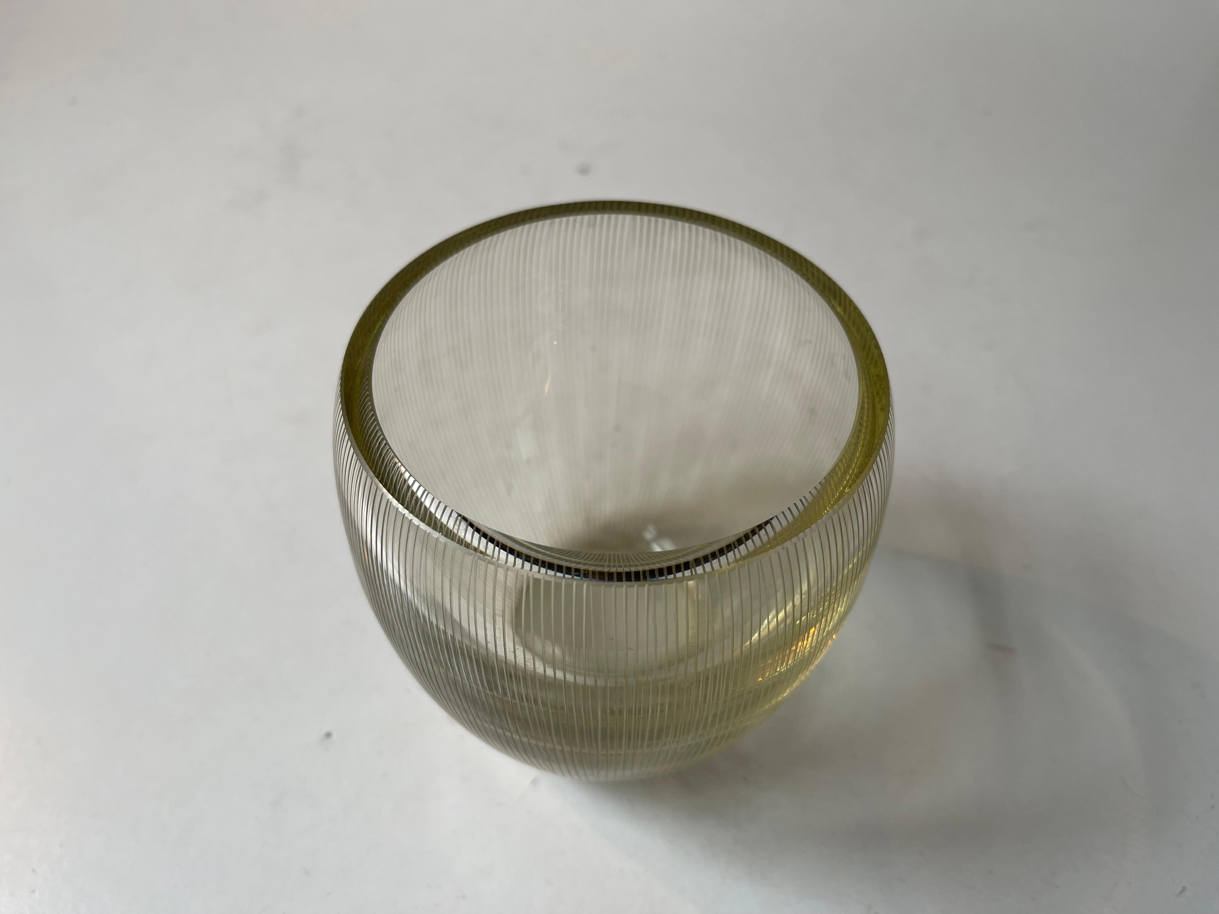 Inciso Jacob E. Bang Engraved Art Deco Glass Vase, Holmegaard 1930s in vendita