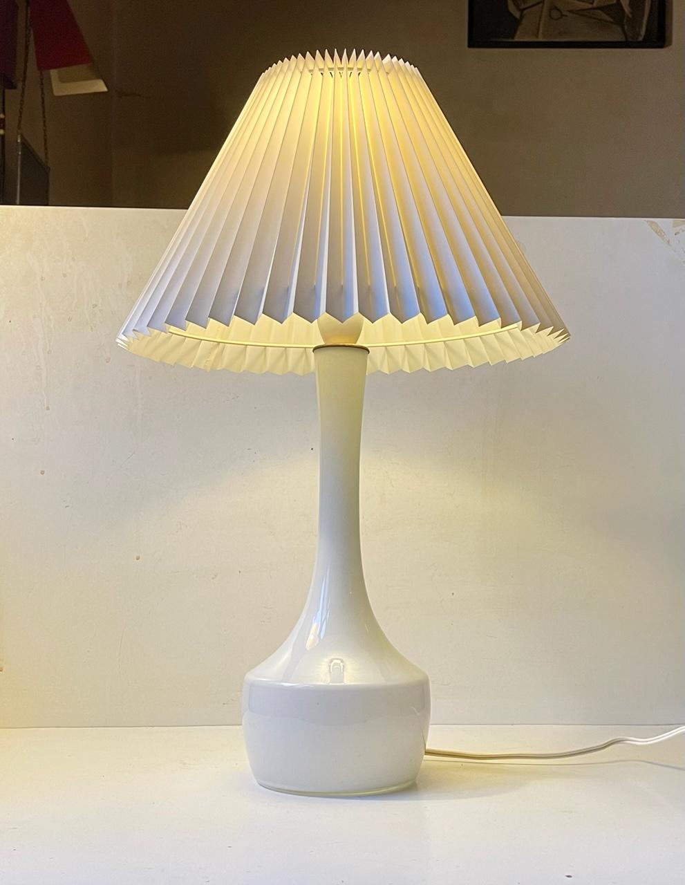 Jacob E. Bang Table Lamp White Opaline Glass, Holmegaard/Kastrup, 1950s In Good Condition For Sale In Esbjerg, DK