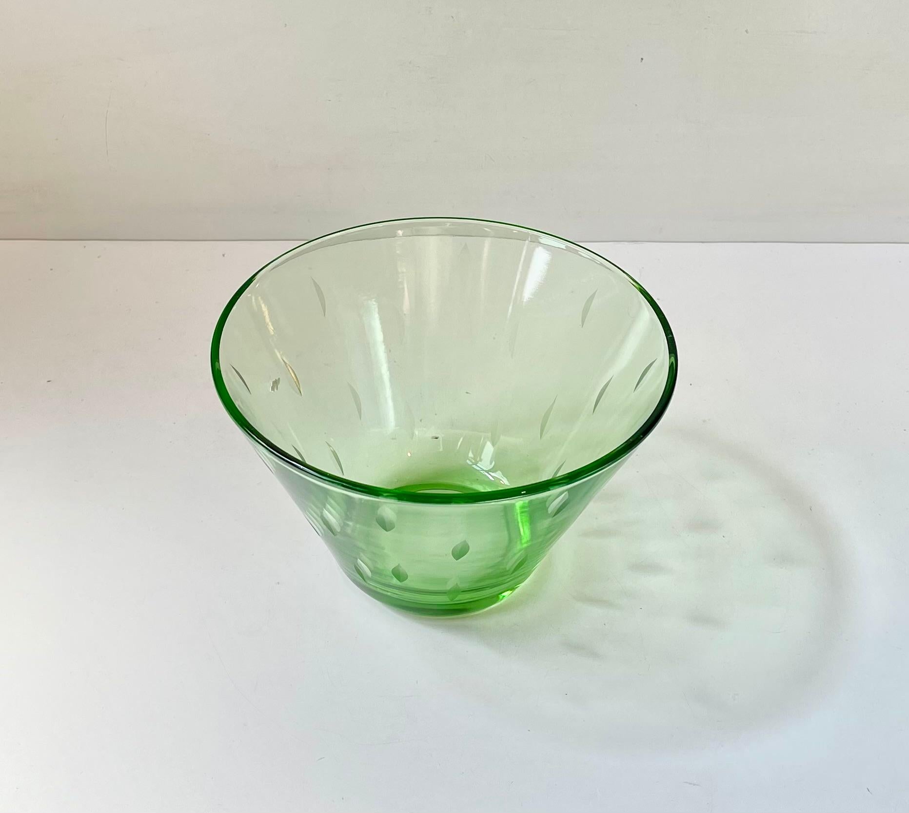 Art Deco Jacob E. Bang Uranium Green Art Glass Bowl w. Arrows, 1930s For Sale
