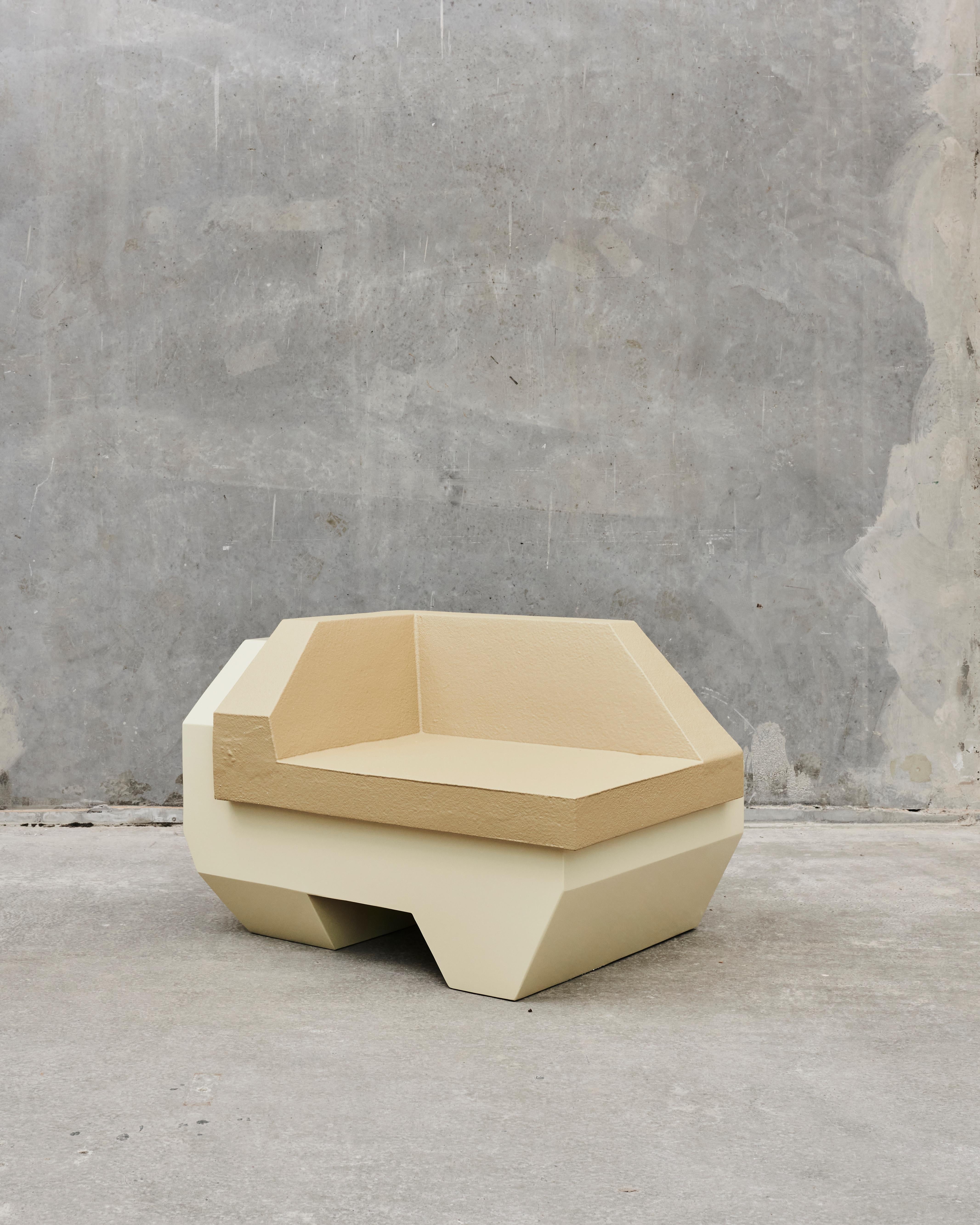 Jacob Mathias Egeberg (né en 1992 au Danemark) est un designer basé à Copenhague qui a obtenu son Master of Arts à l'Académie royale du Danemark en 2020. Egeberg a reçu une attention internationale pour son travail dynamique et son approche non