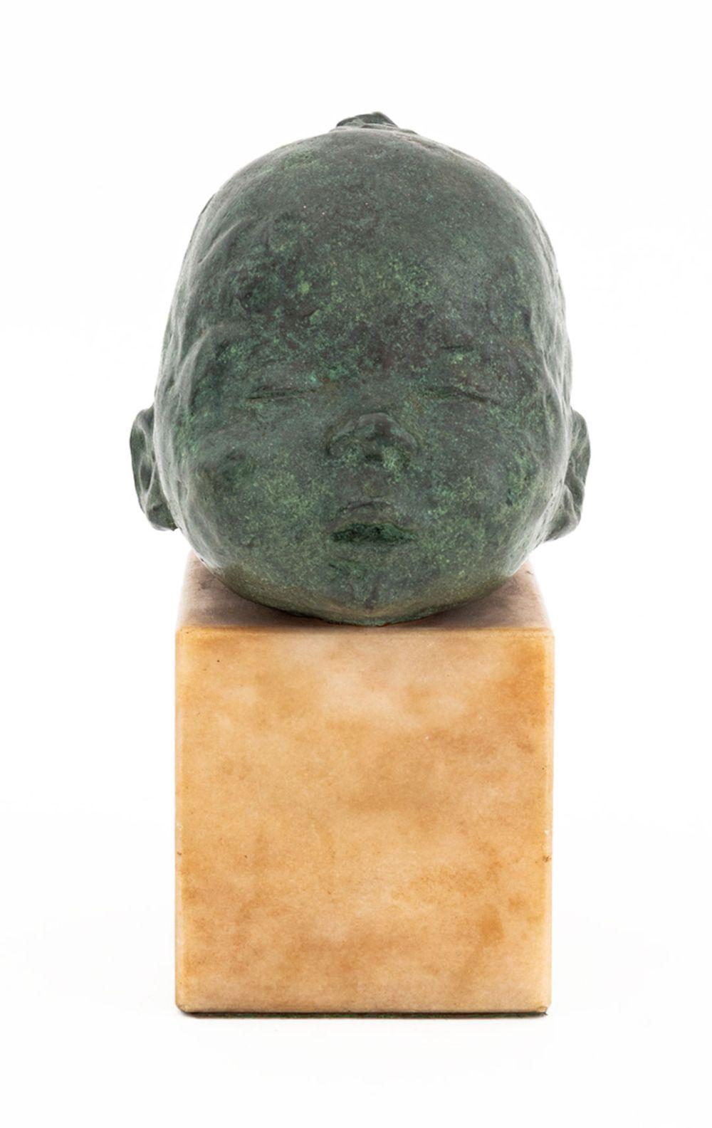 Escultura de bronce de bebé dormido estilo Jacob Epstein en Bueno estado para la venta en Astoria, NY