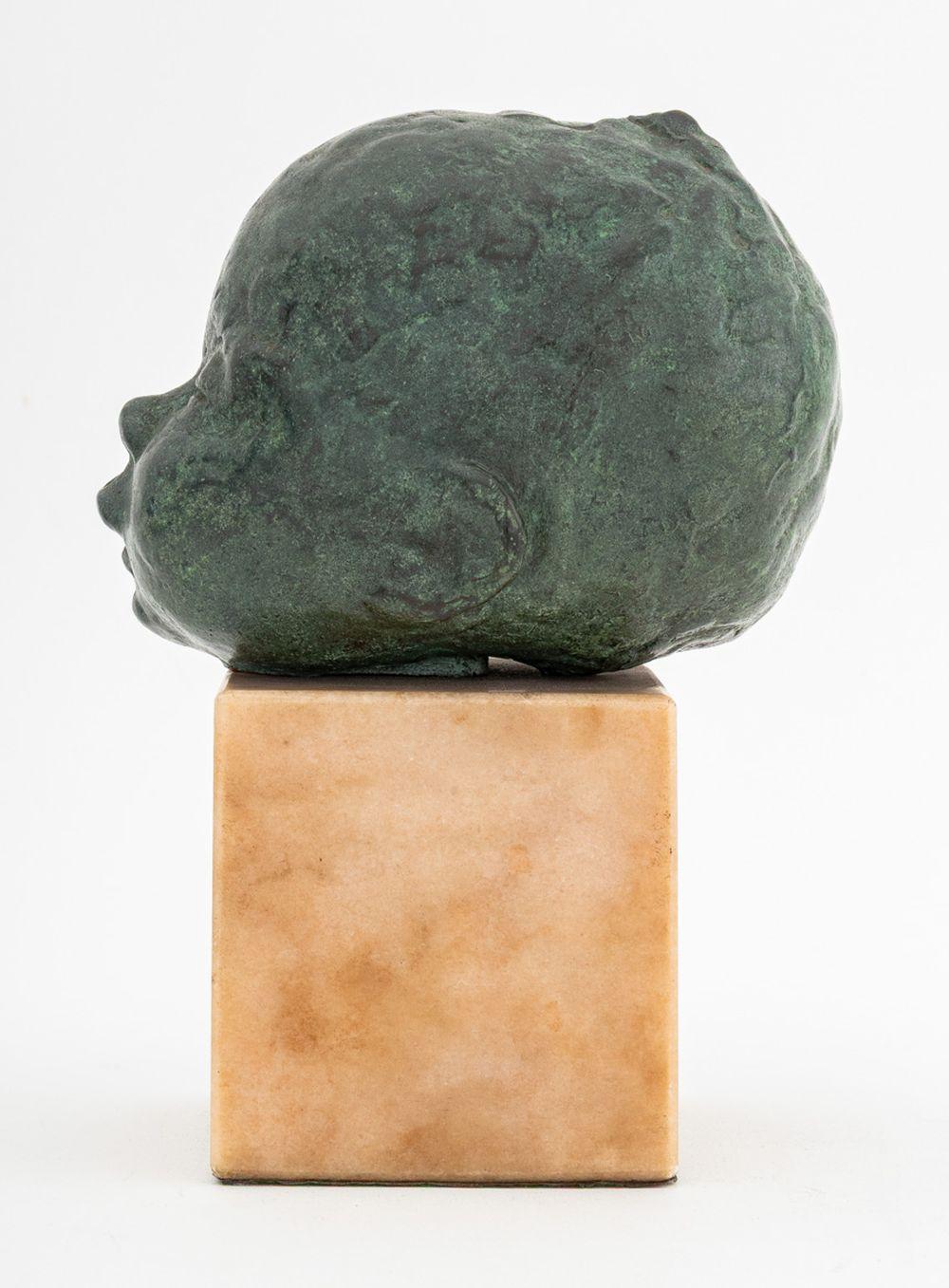 Escultura de bronce de bebé dormido estilo Jacob Epstein Bronce en venta