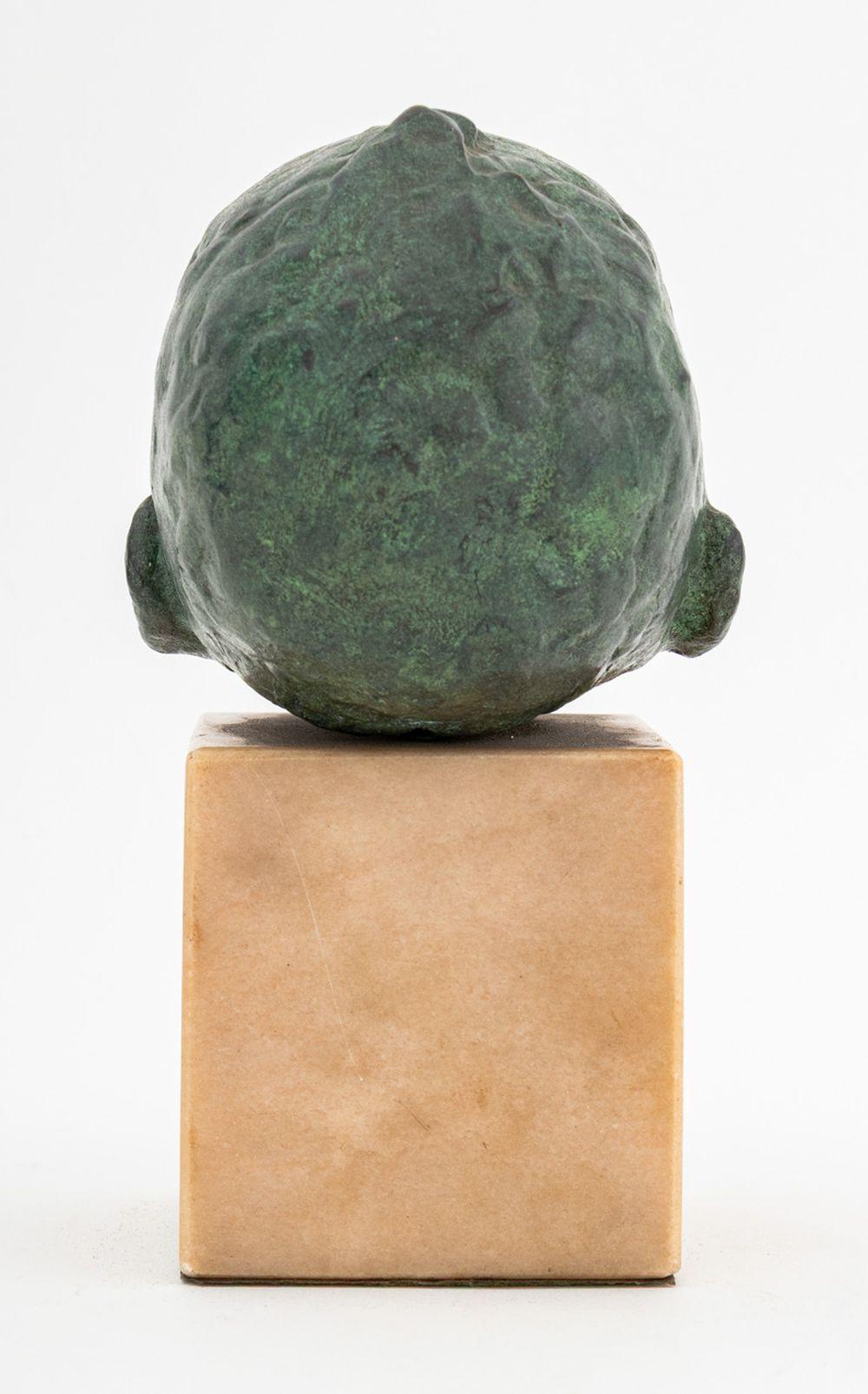 Escultura de bronce de bebé dormido estilo Jacob Epstein en venta 1
