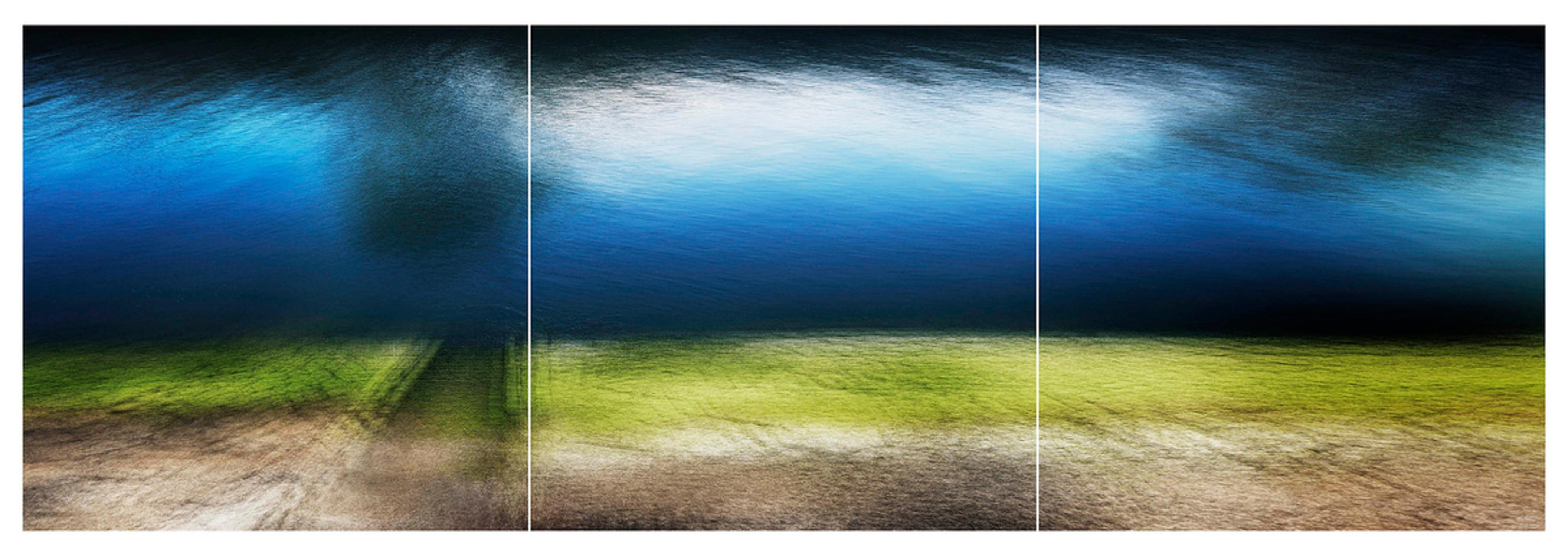 Quiero desafiar la tradición documental de la fotografía occidental creando obras que fusionen lo realista con lo abstracto. Al cuestionar deliberadamente mi propia identidad artística, así como la del género fotográfico, intento crear imágenes que