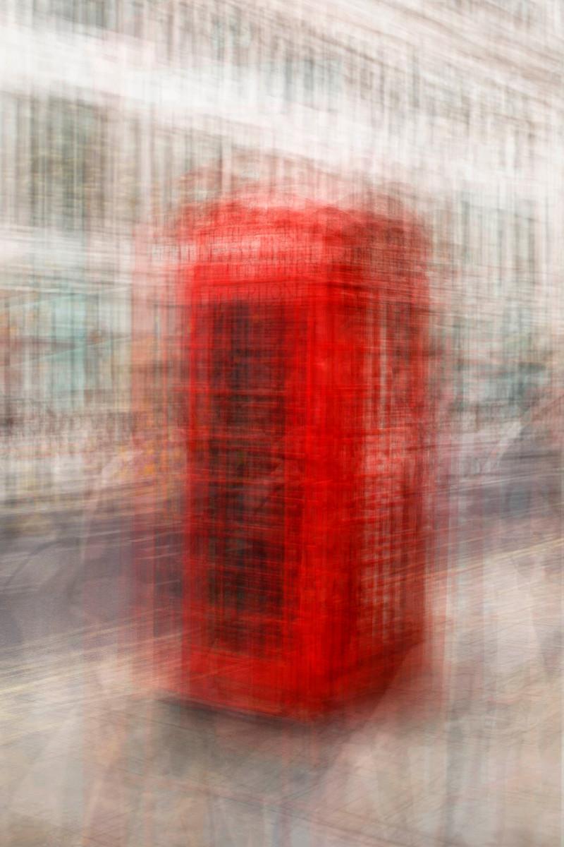 Color Photograph Jacob Gils - Londres #8 - Red Phone Booth - Photographie contemporaine