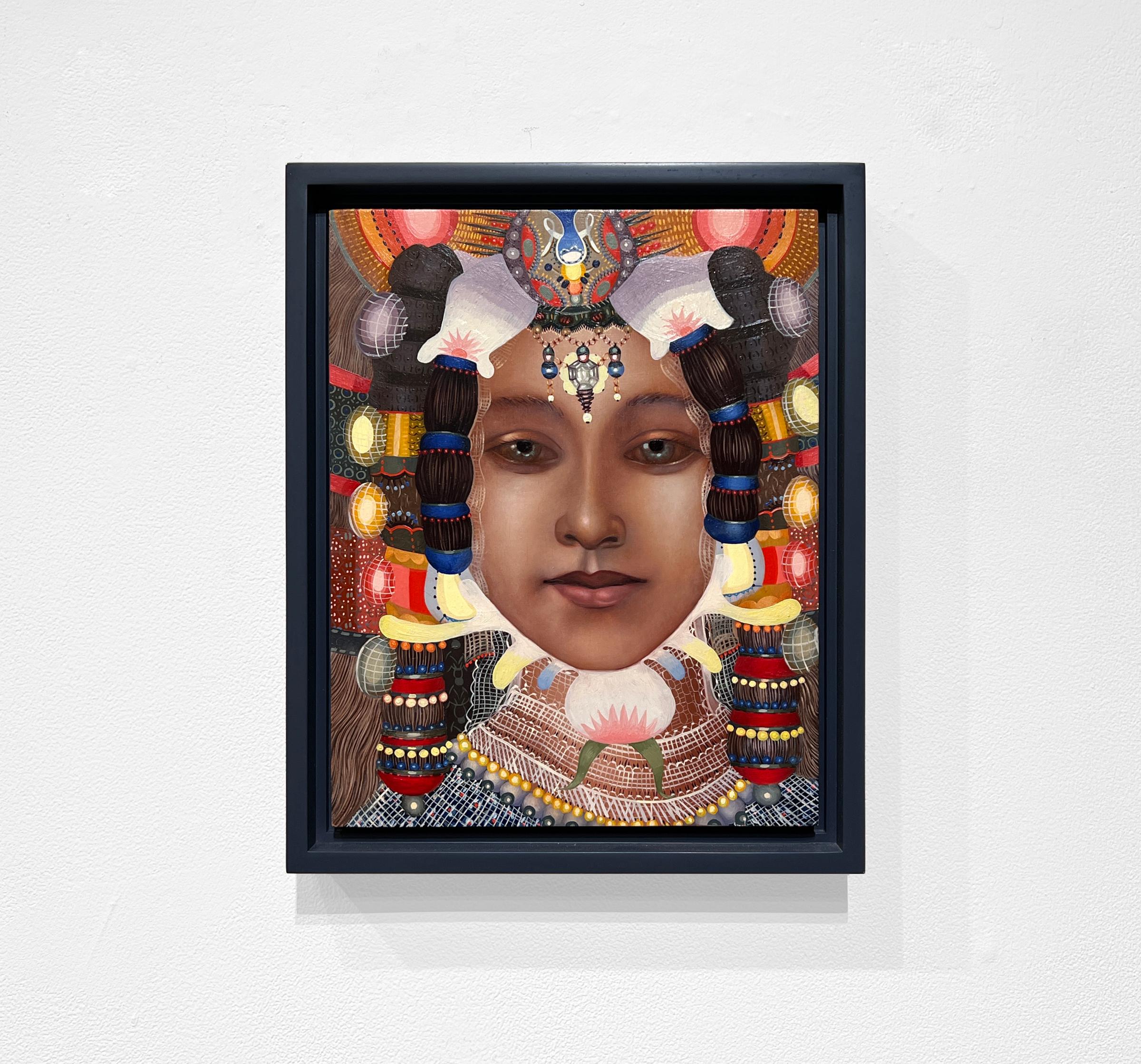 MUJER #18 - Realismo contemporáneo / Retrato femenino / Tocado enjoyado - Painting de Jacob Hicks
