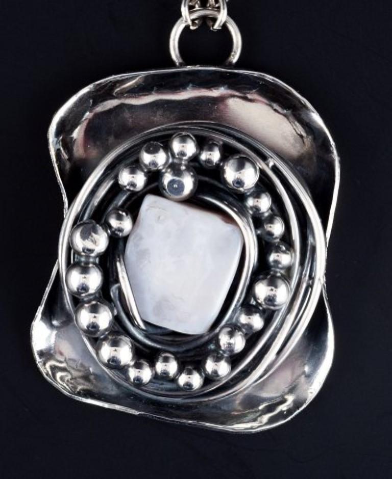 Donna Jacob Hull, gioielliere danese. Collana con ciondolo. Un lavoro unico in vendita