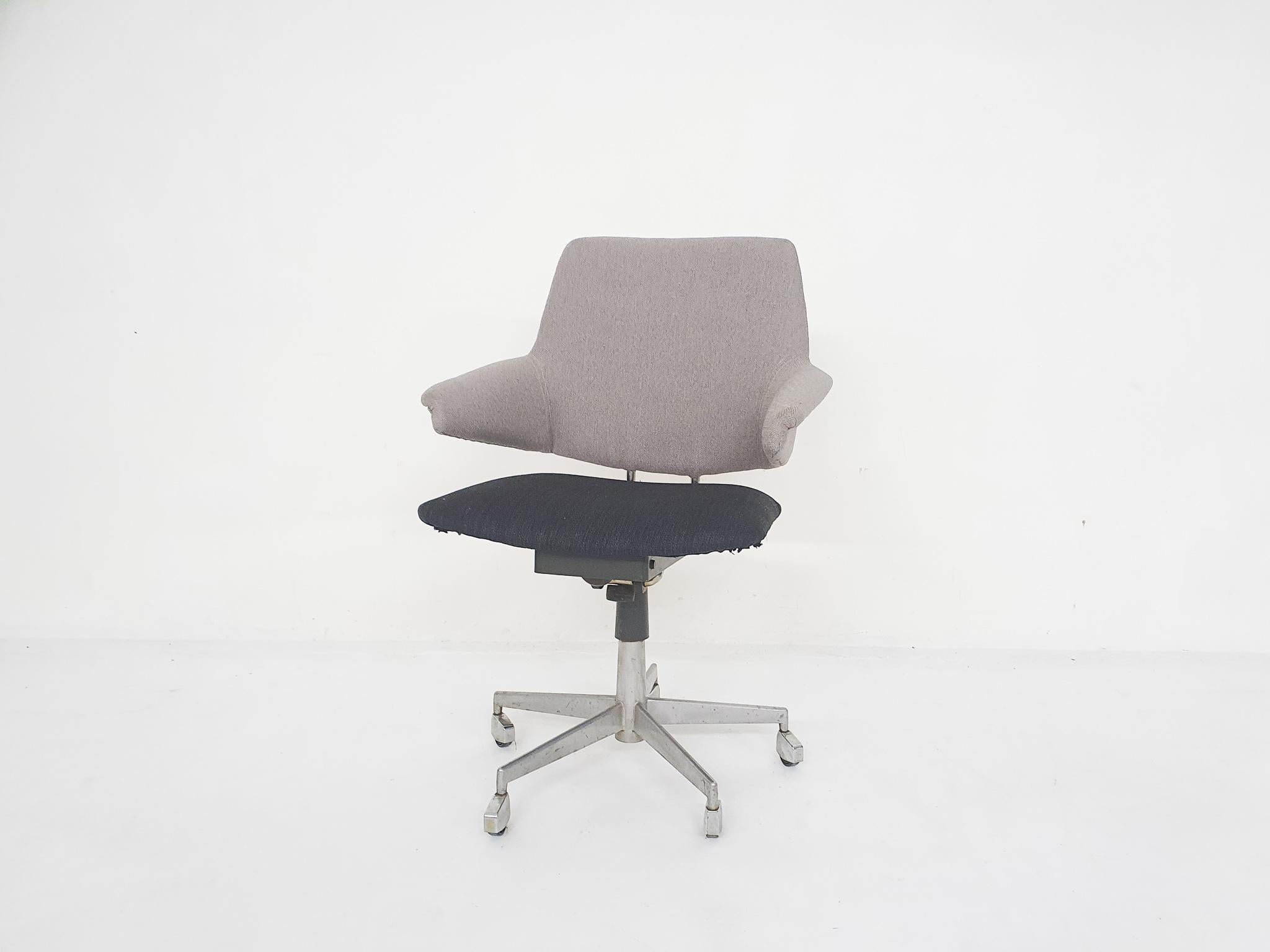 Jacob Jensen for Labofa adjustable desk chair, Denmark 1960's In Good Condition For Sale In Amsterdam, NL