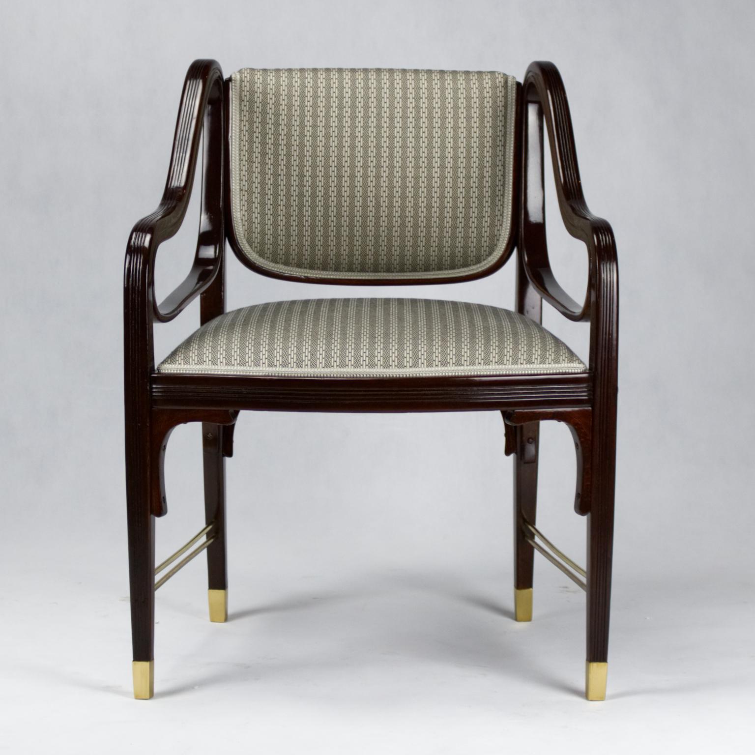 Design created by Otto Wagner (1841-1918) and manufactured by Jacob & Josef Kohn Manufactory. Beechwood / mahogany stained / brass / seat covered with new fabric and horizontal brass struttings attached to feet.
Catalogue 